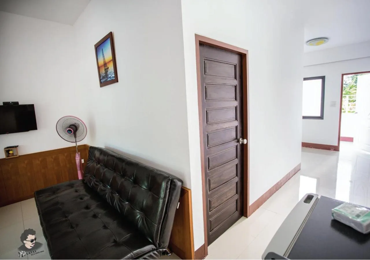 Communal lounge/ TV room in Staychill Resort