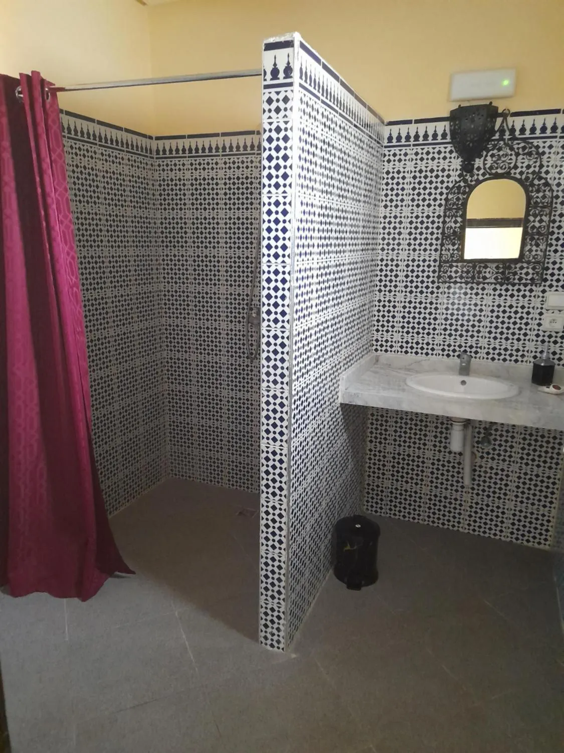 Shower in Riad TANJIL