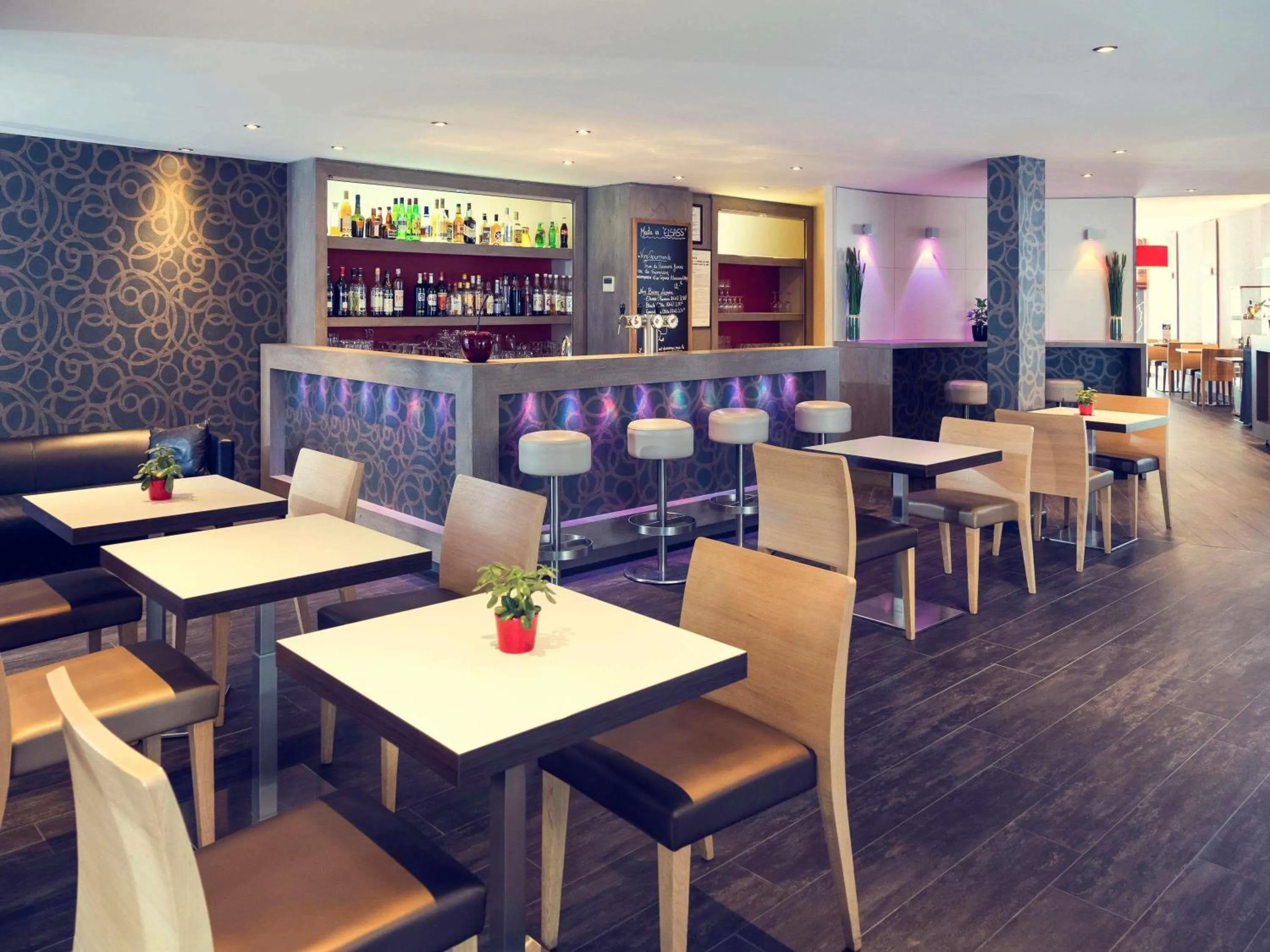 Lounge or bar in Mercure Strasbourg Aéroport