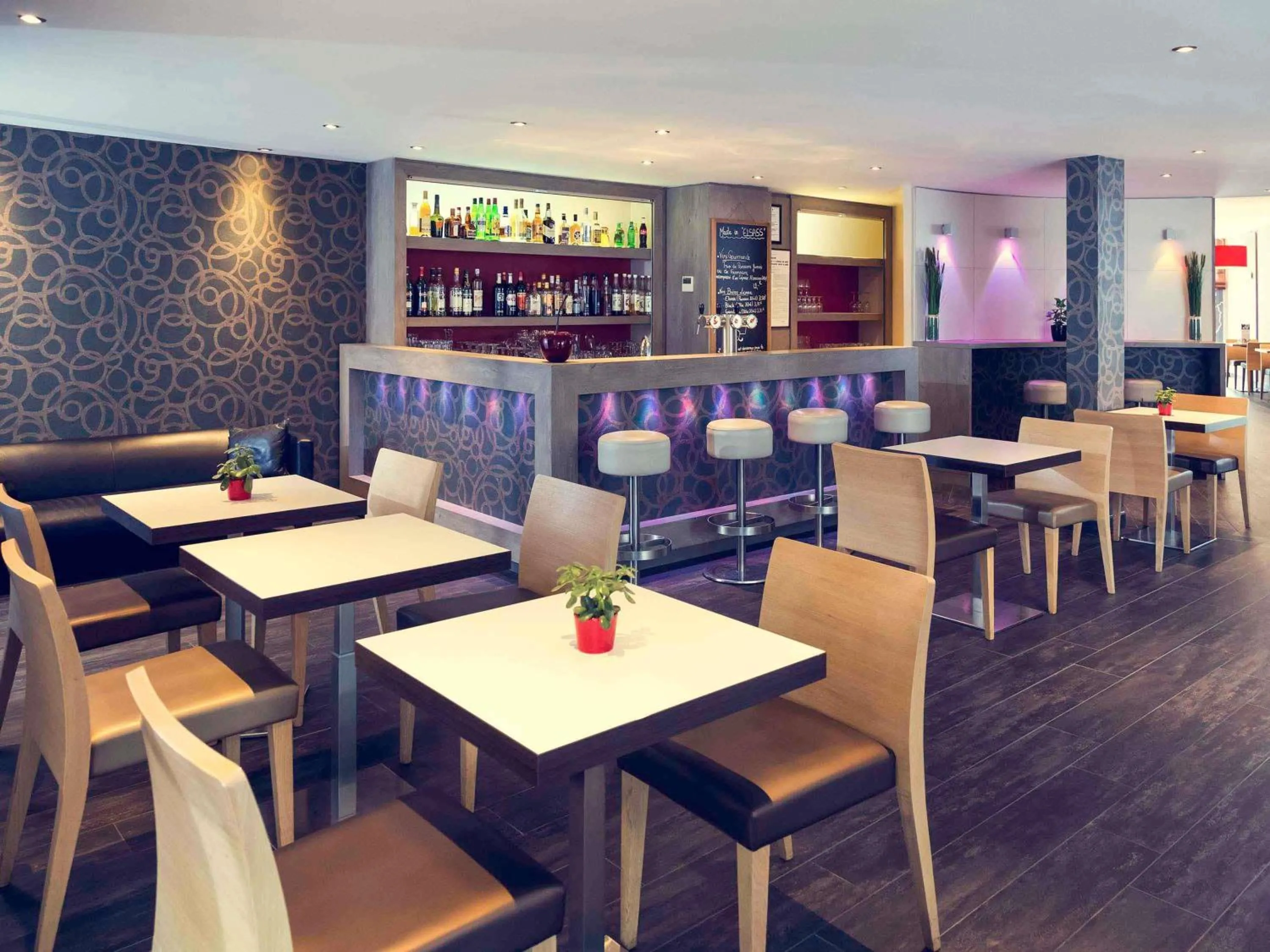 Lounge or bar in Mercure Strasbourg Aéroport