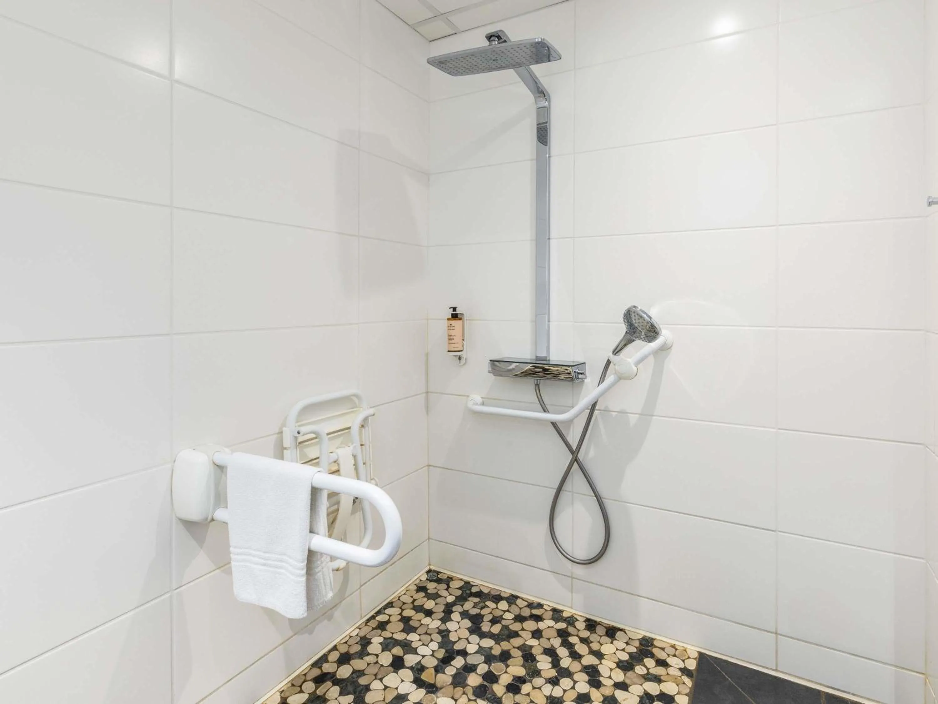 Bedroom in Mercure Strasbourg Aéroport