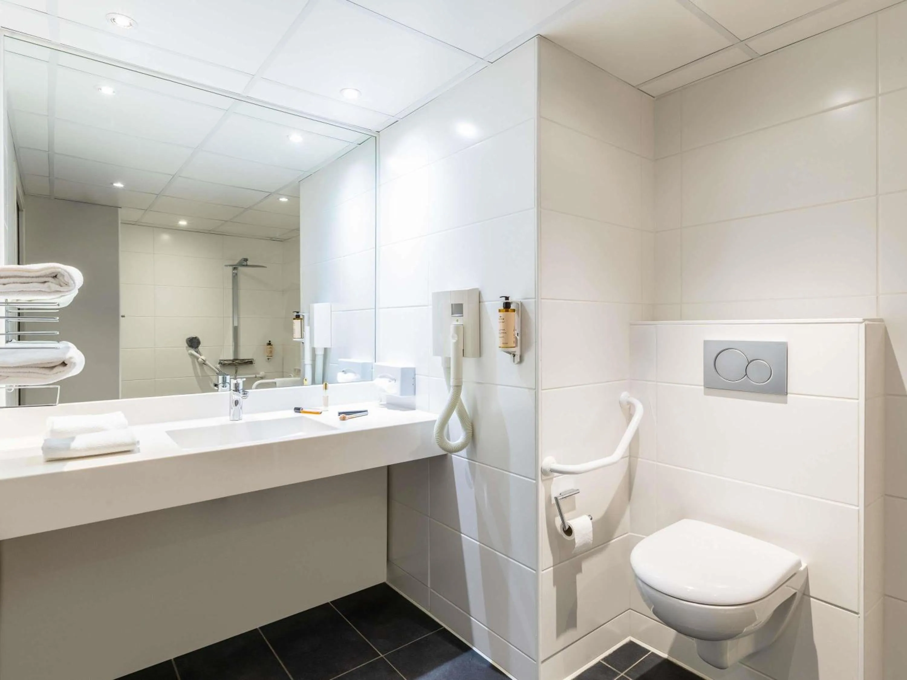 Bedroom in Mercure Strasbourg Aéroport