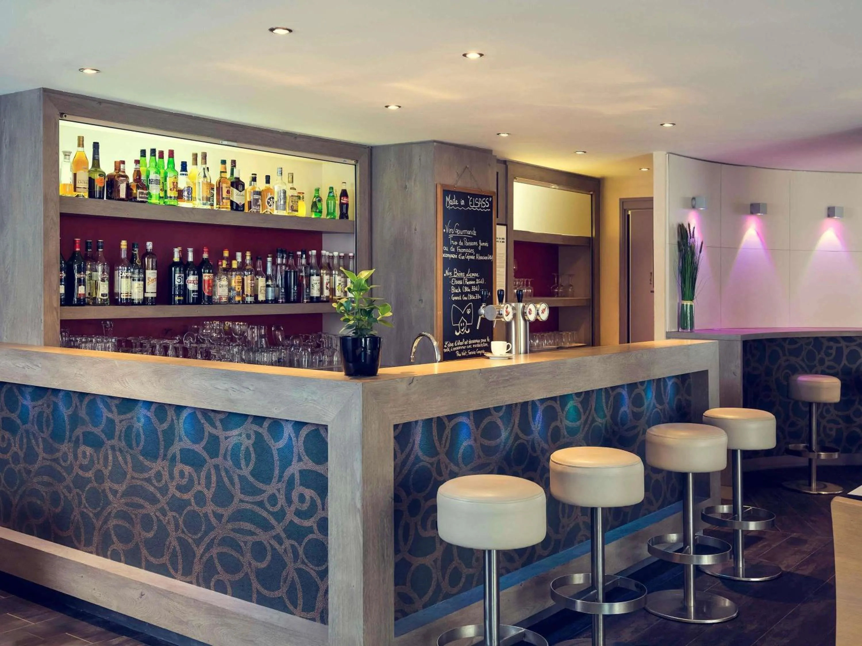 Lounge or bar in Mercure Strasbourg Aéroport
