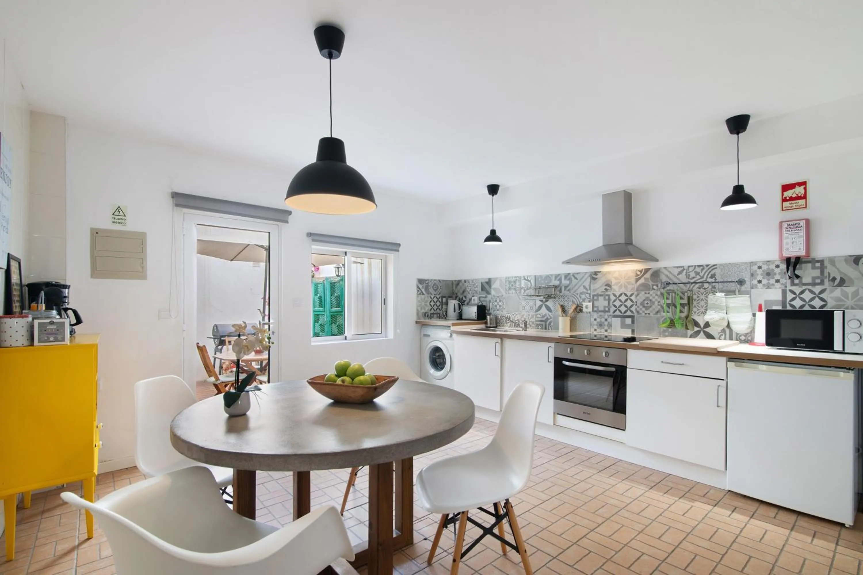 Property building in Casa Amarela
