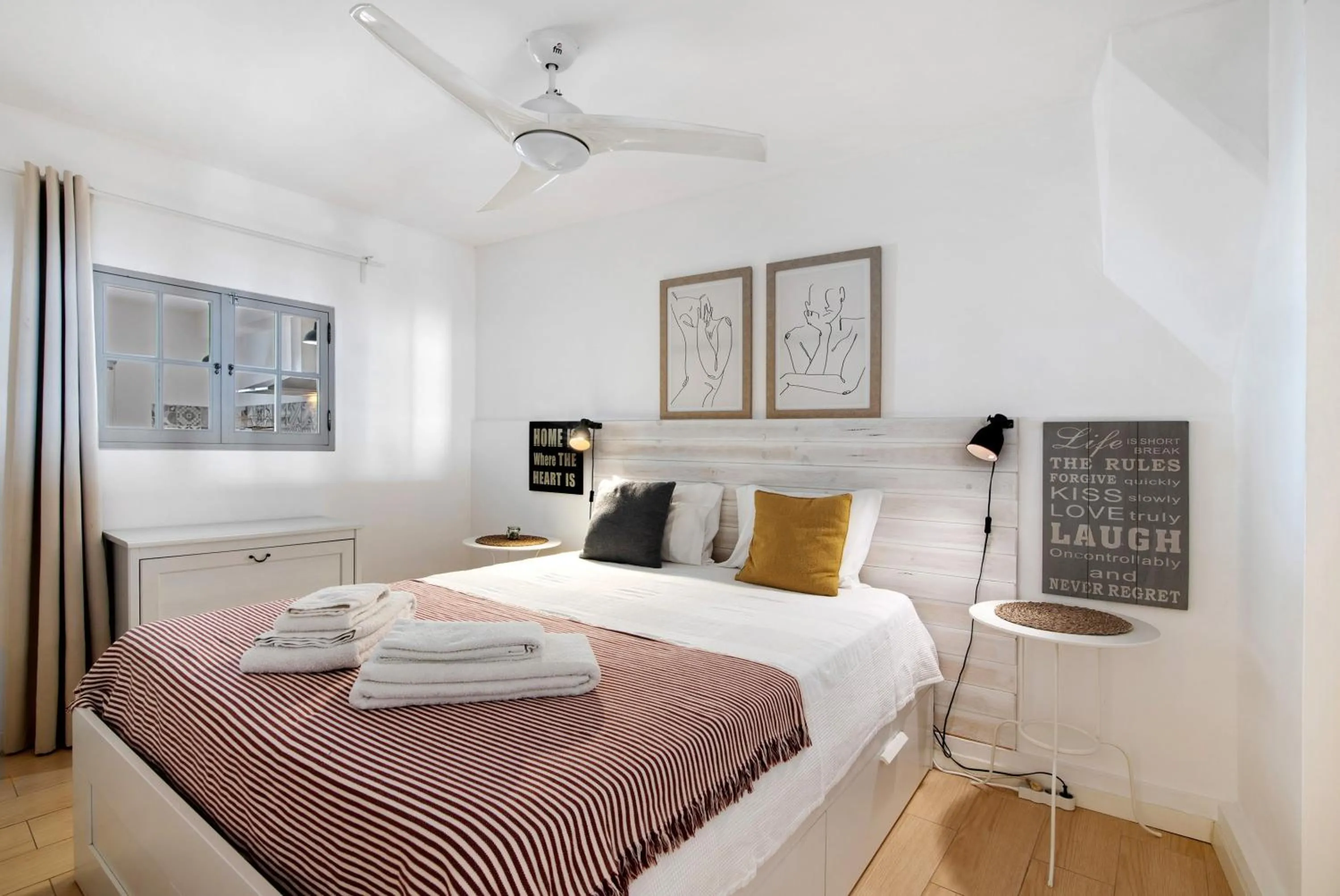 Living room, Bed in Casa Amarela