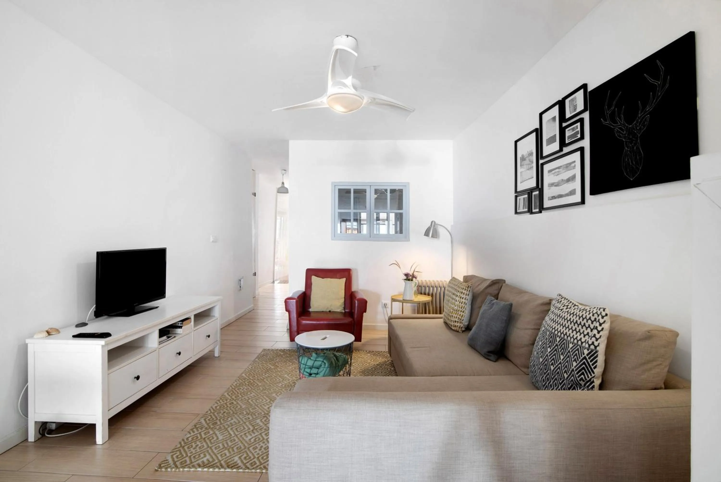Property building in Casa Amarela