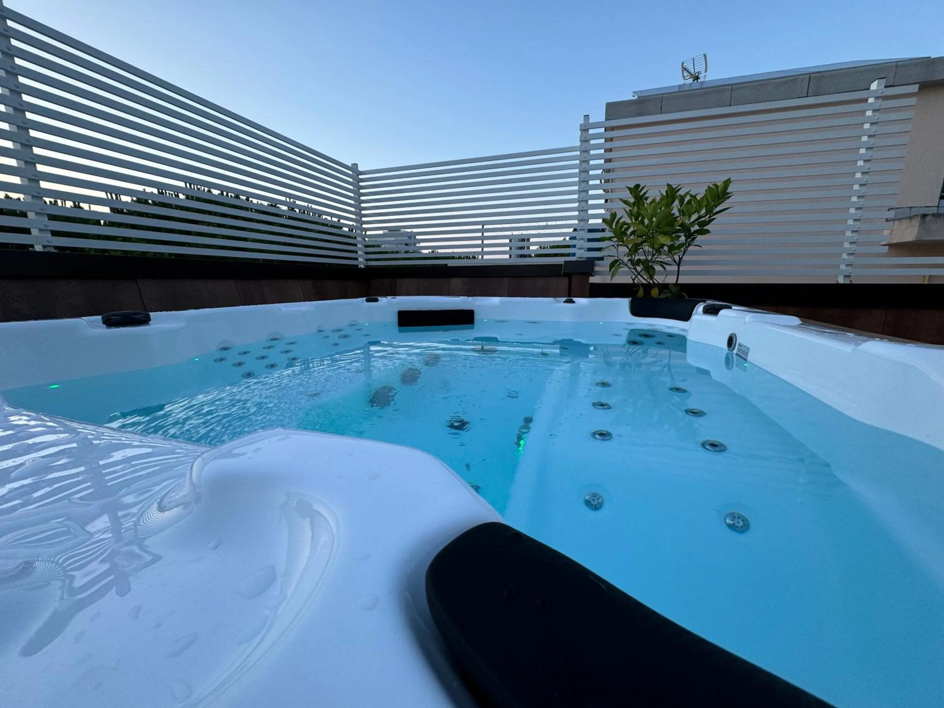 Hot Tub in Hotel Adria B&B - Colazione fino alle 12