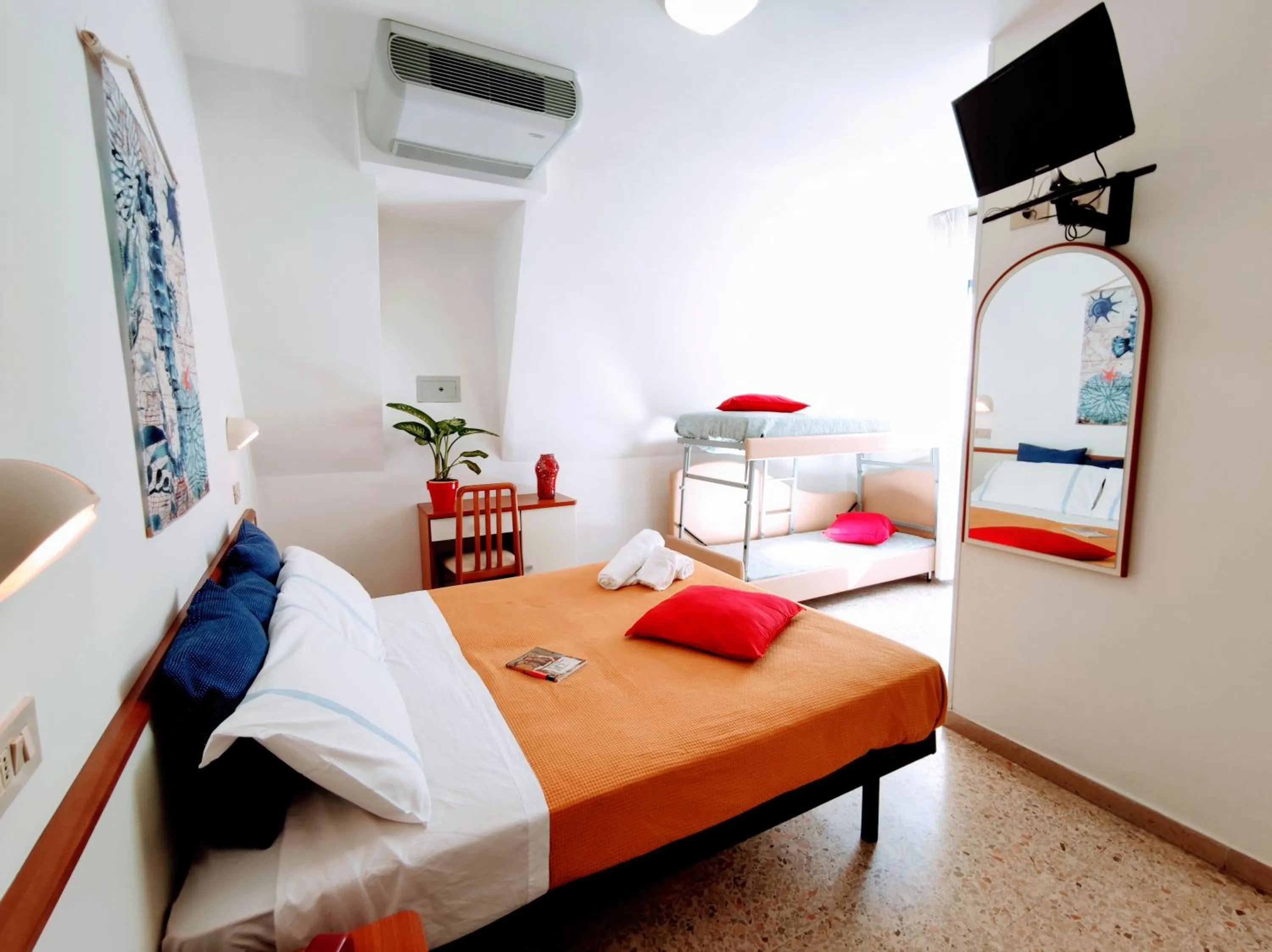 Bed in Hotel Adria B&B - Colazione fino alle 12