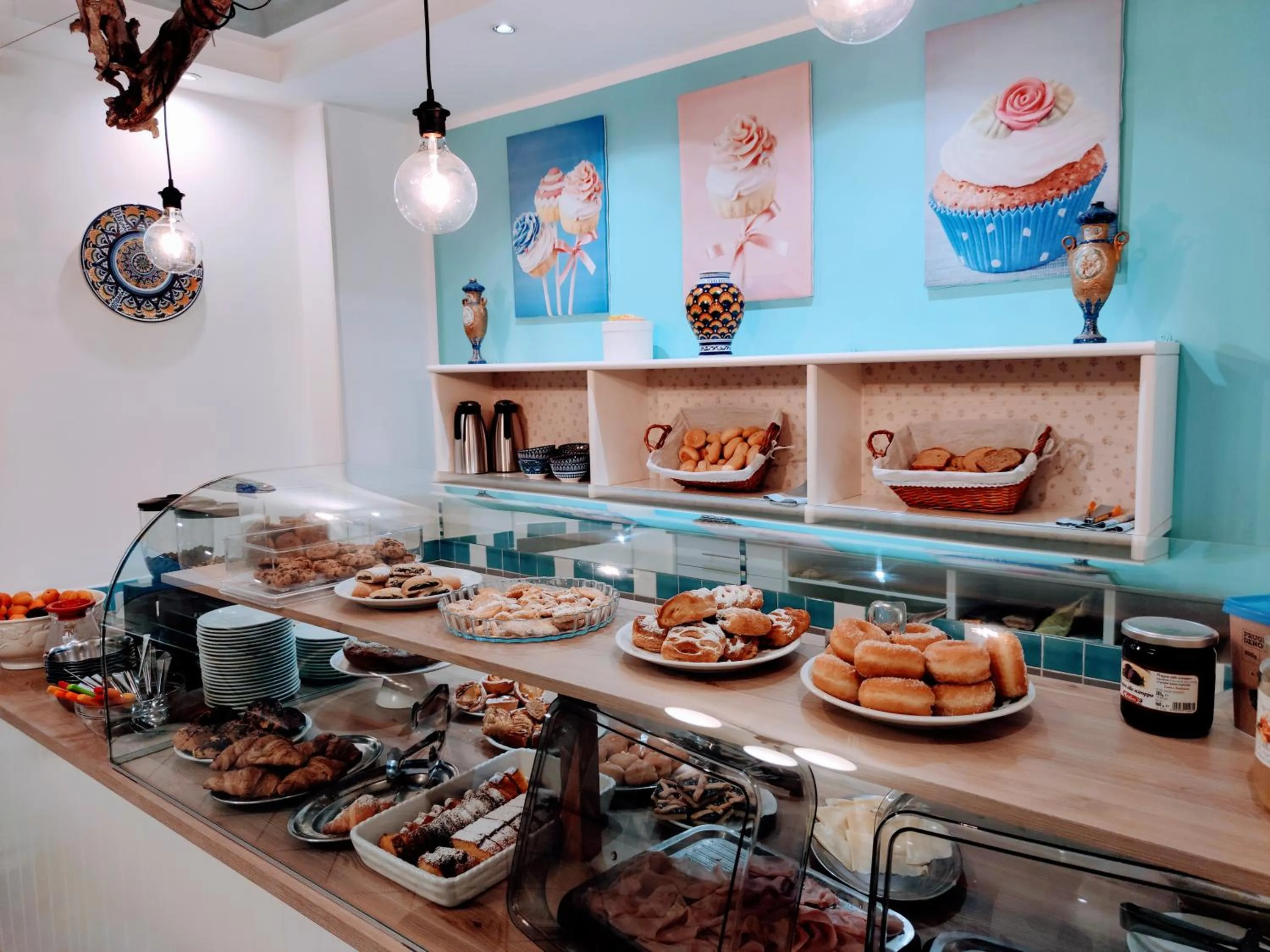 Food and drinks in Hotel Adria B&B - Colazione fino alle 12