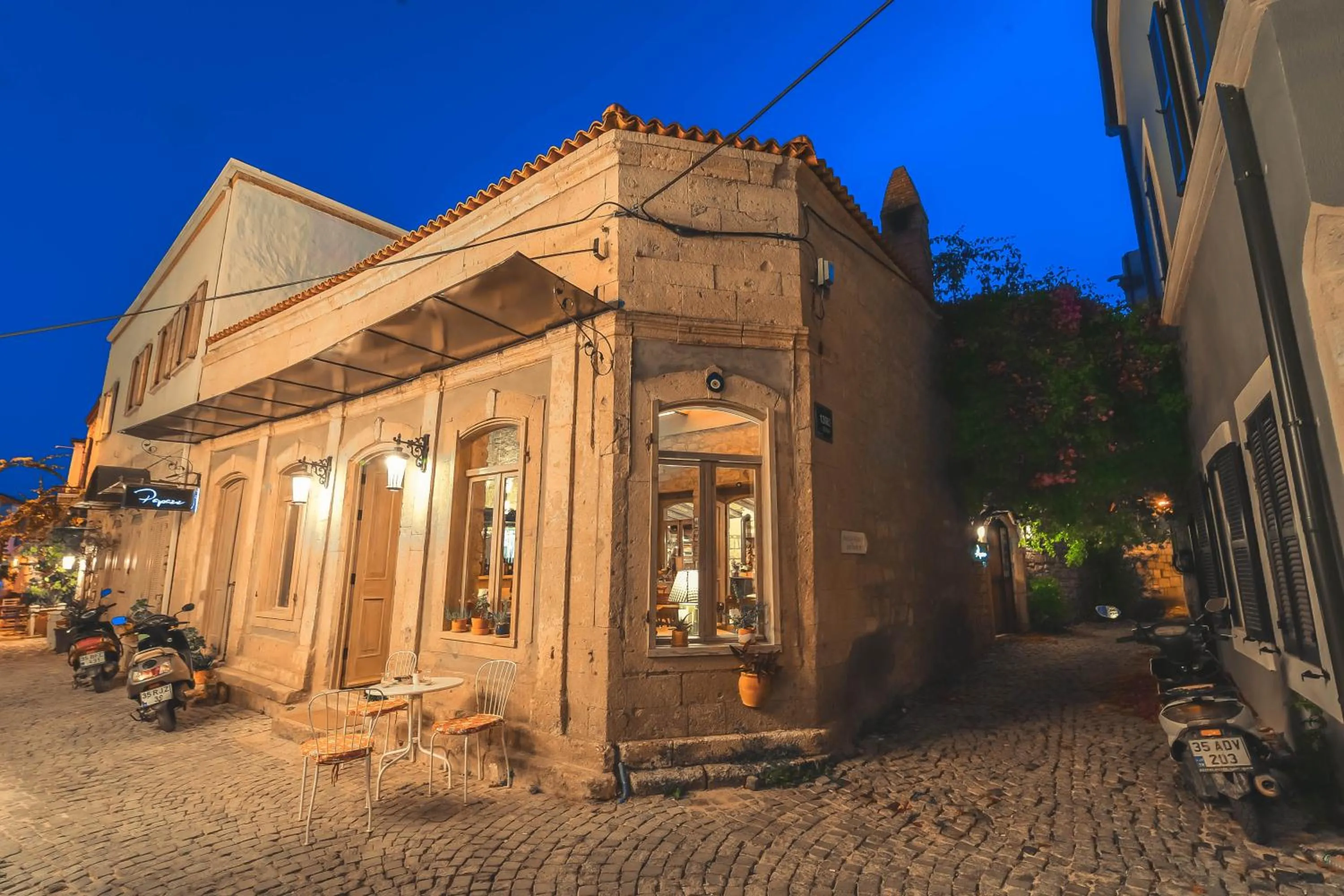 Alacati Asmali Konak Hotel