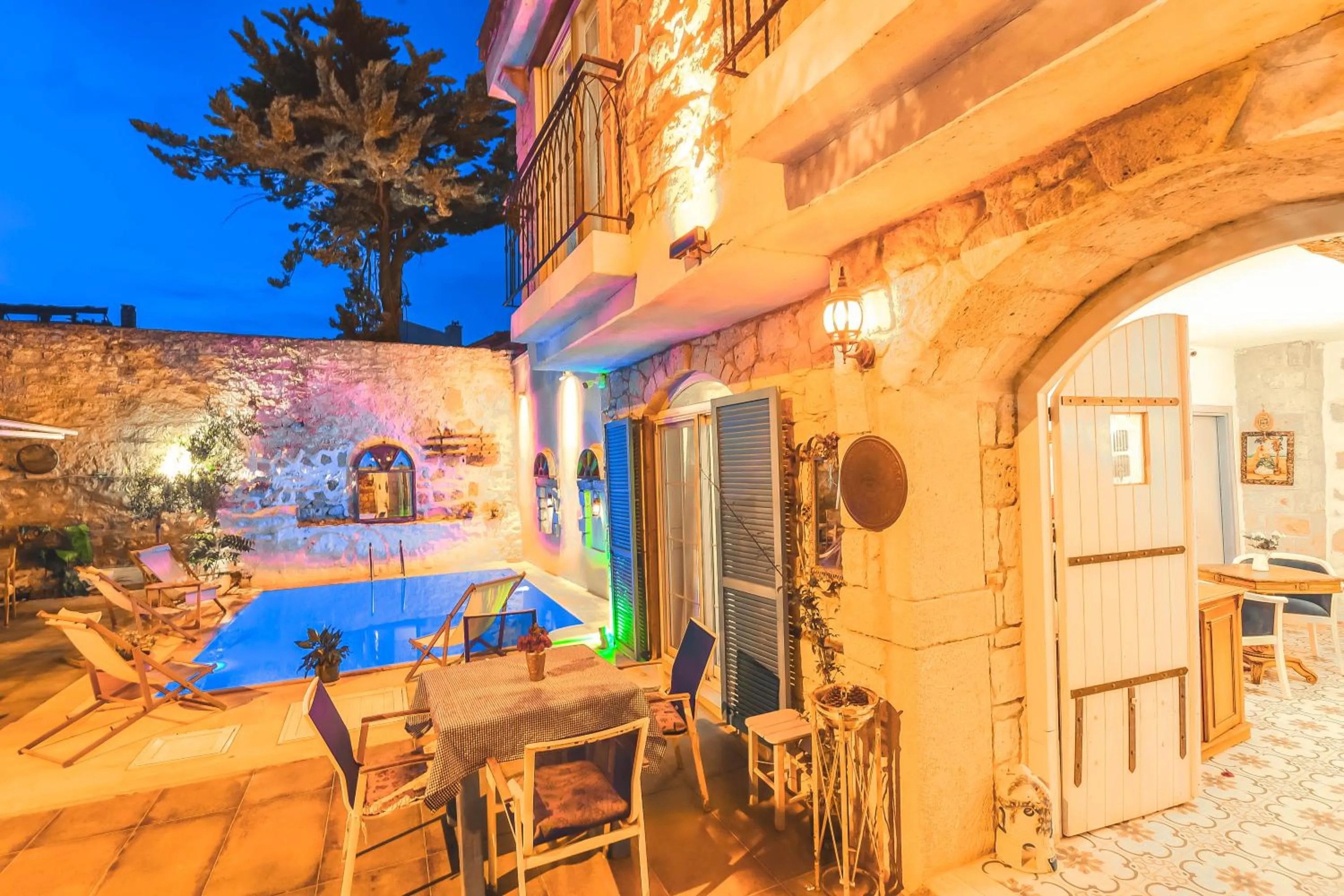 Alacati Asmali Konak Hotel