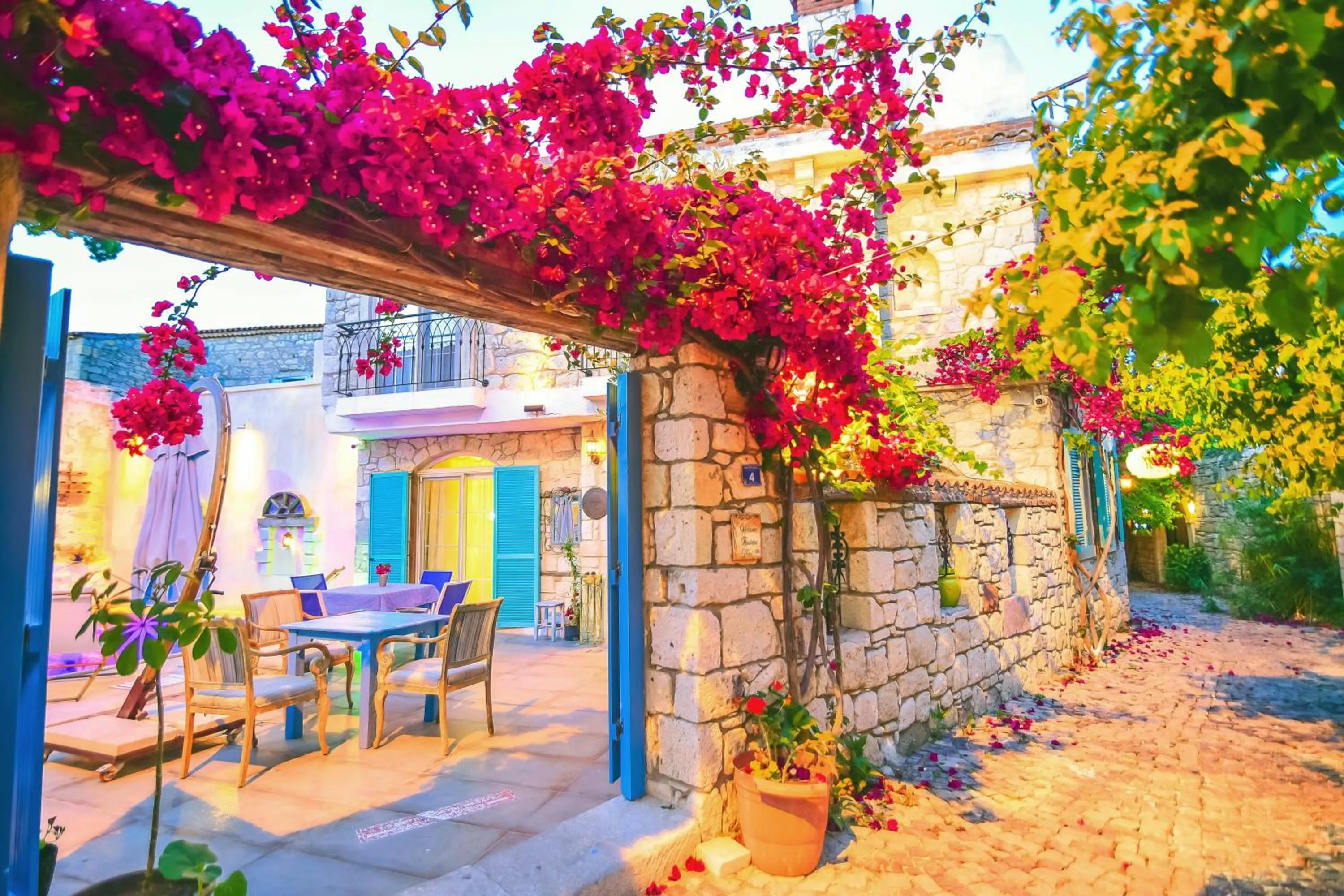 Alacati Asmali Konak Hotel