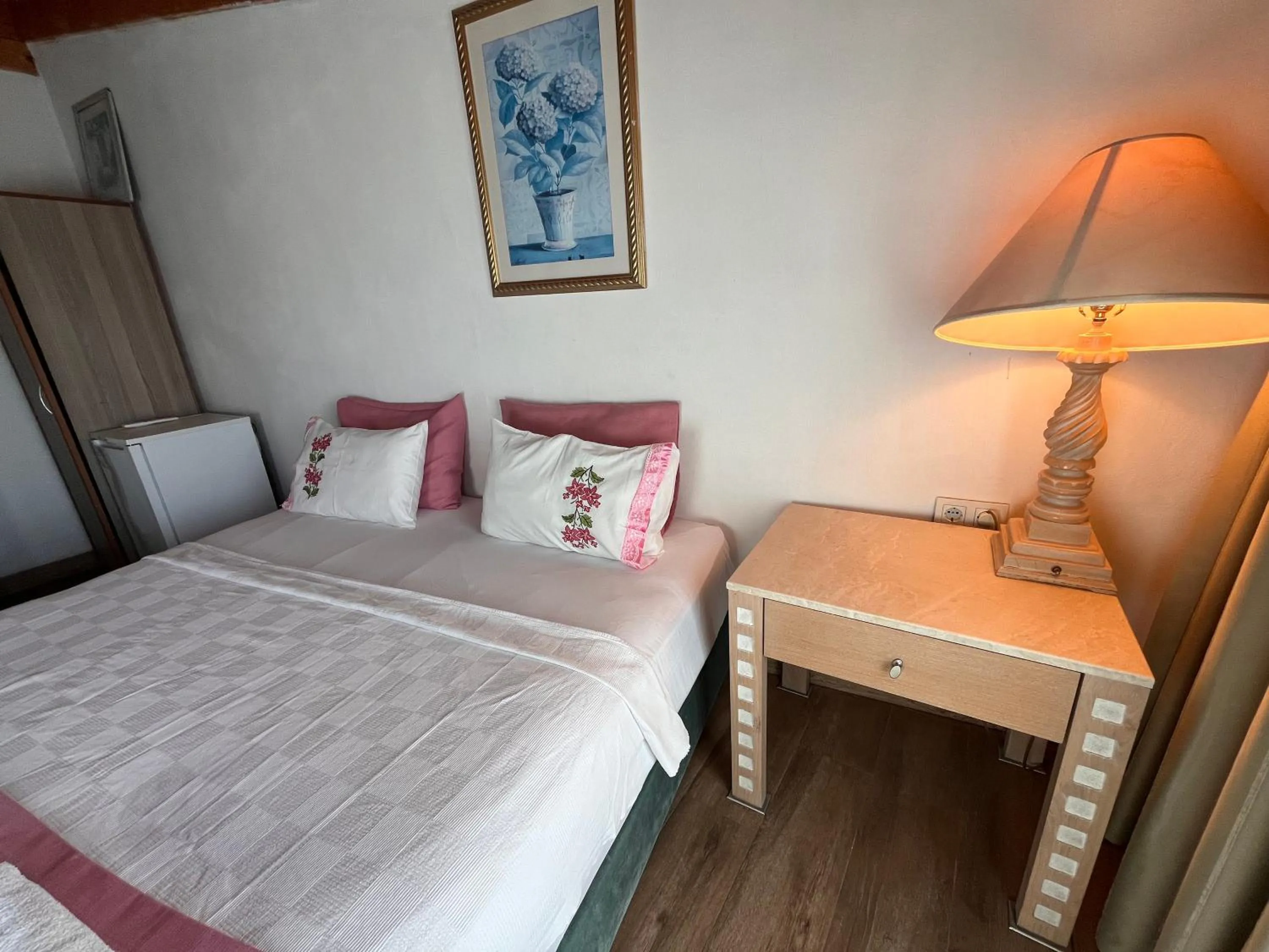 Photo of the whole room, Bed in Alacati Asmali Konak Hotel