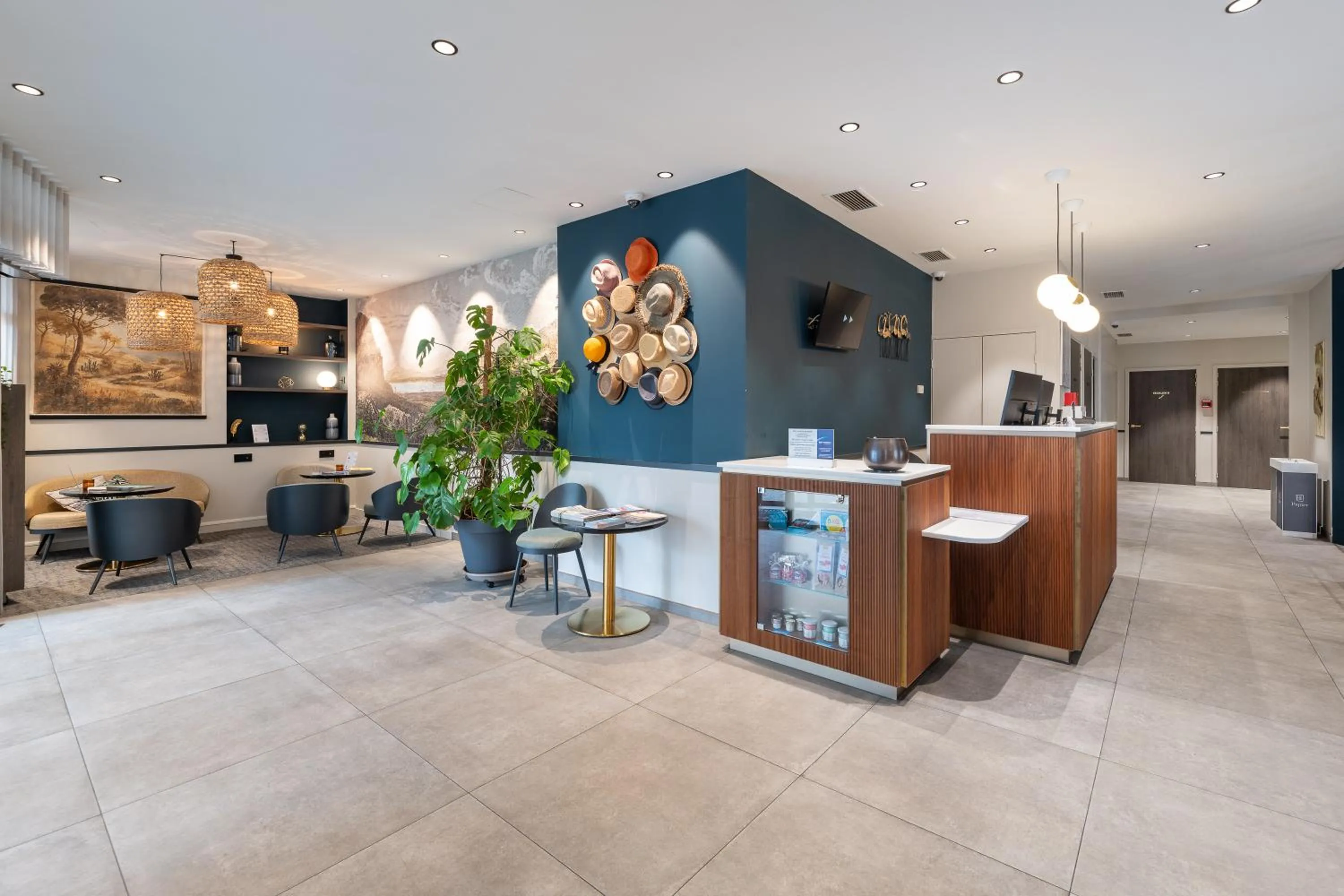 Lobby or reception in Best Western Hotel du Pont Wilson