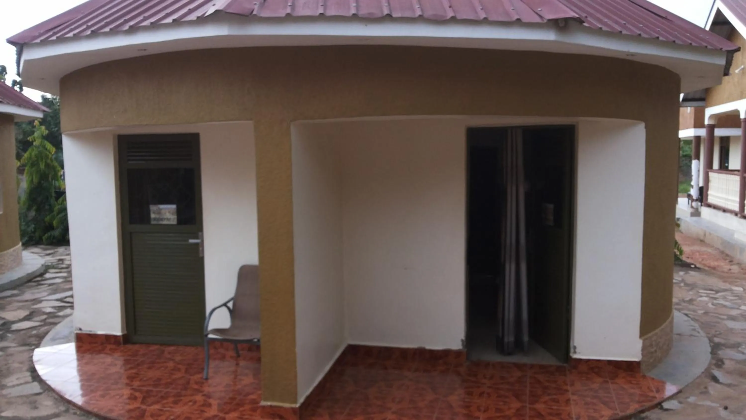 Facade/entrance in Kalalo Cottage Inn