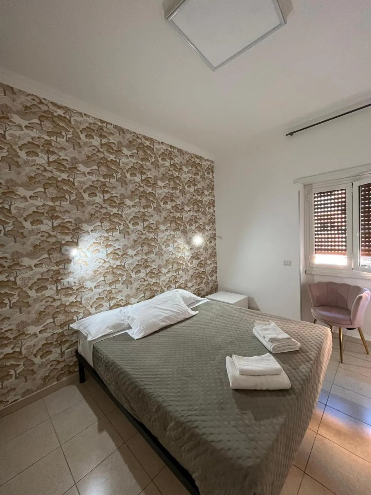 Bed in TIBURTINA INN GUEST HOUSE