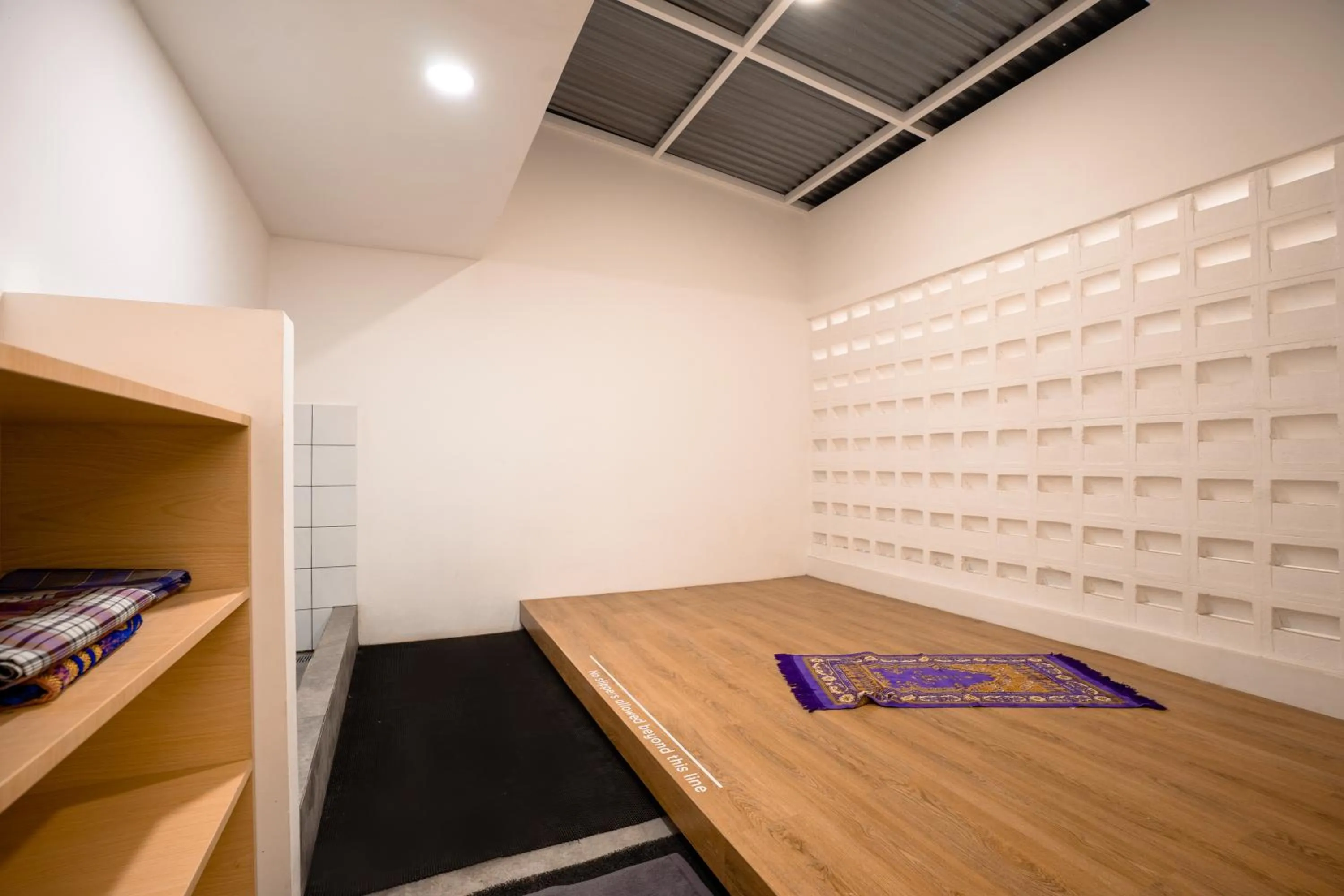 Area and facilities in Bobopod Alun-Alun, Bandung