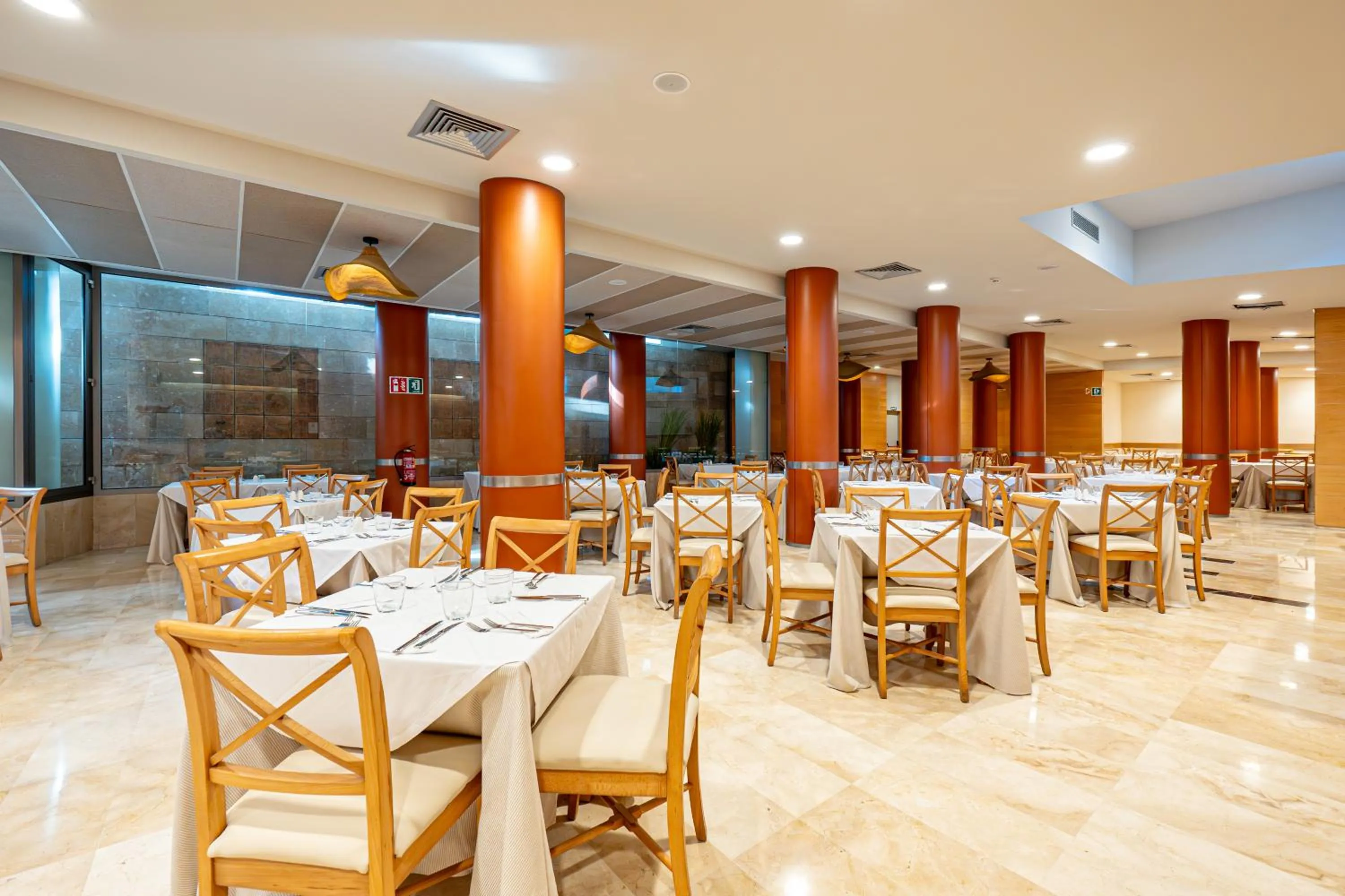 Restaurant/places to eat in Hotel Rosella affiliated by Intelier