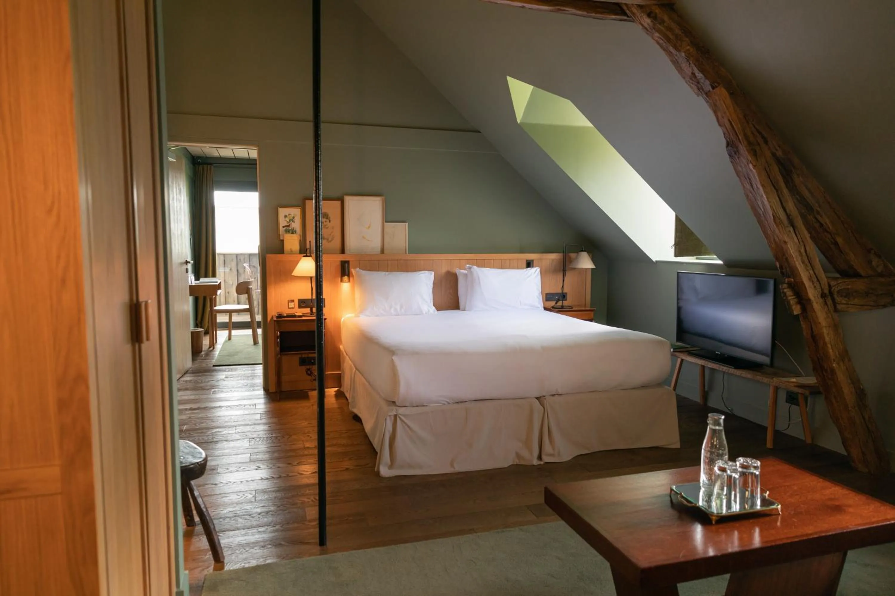 Photo of the whole room, Bed in Les Sources de Cheverny