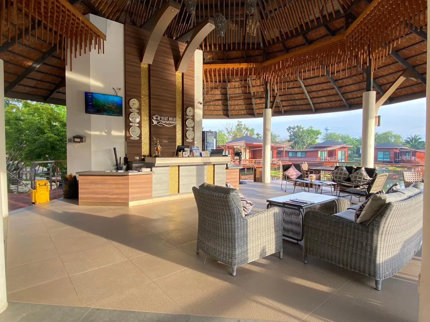 Boat House Boutique Riverside