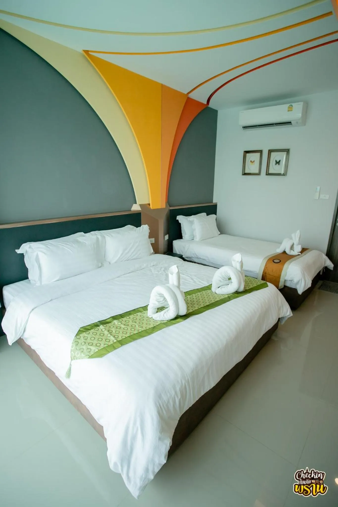 Bed in Boat House Boutique Riverside