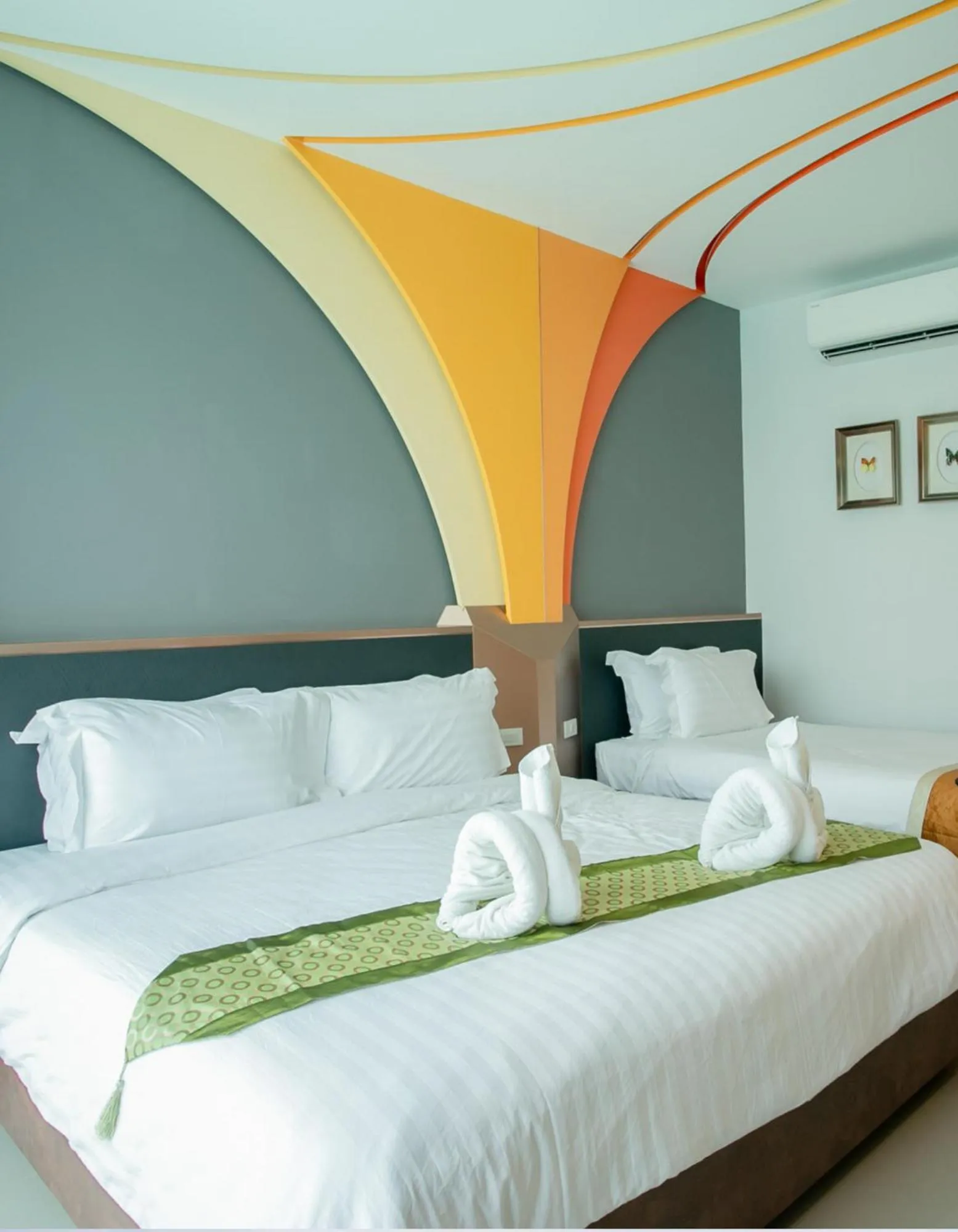 Bed in Boat House Boutique Riverside