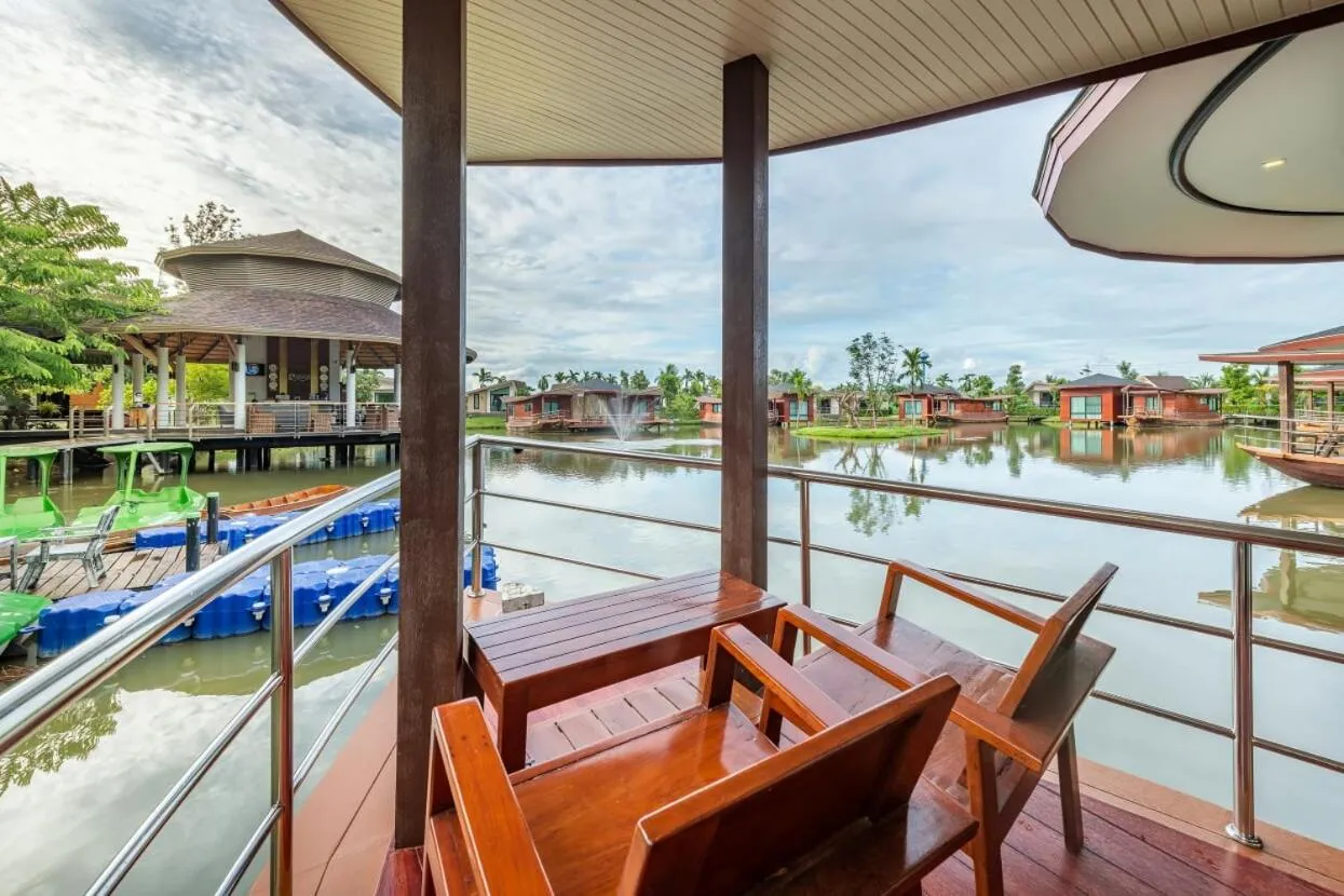 Boat House Boutique Riverside