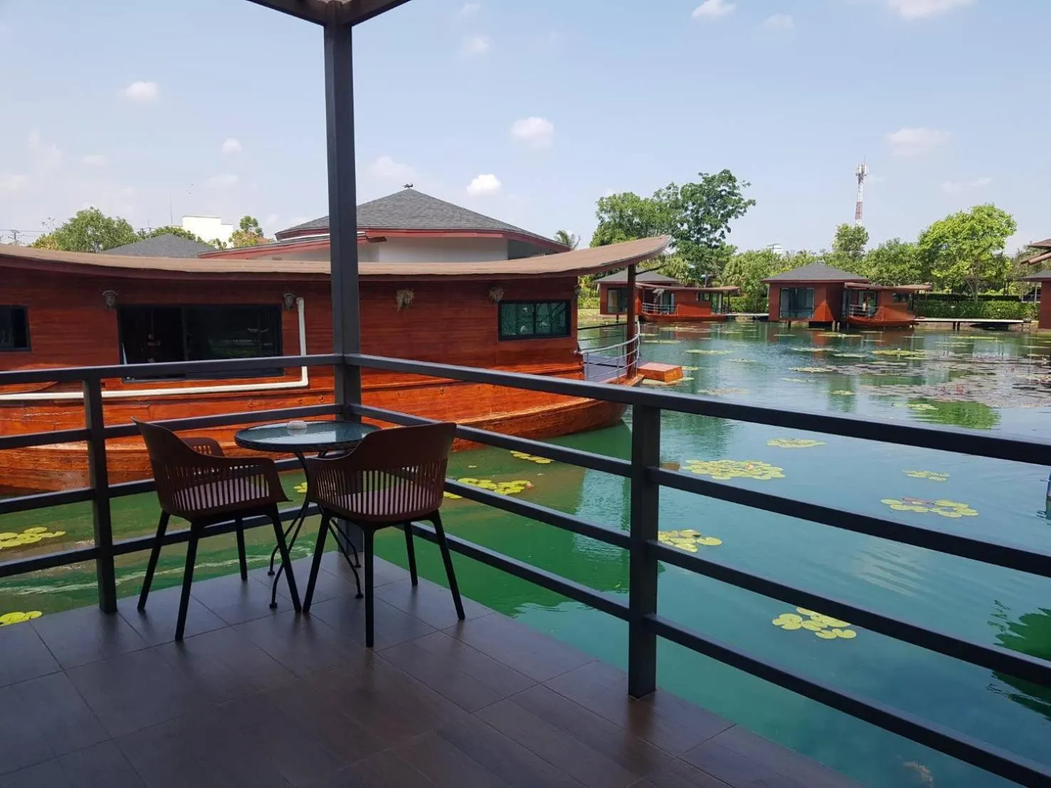 Boat House Boutique Riverside