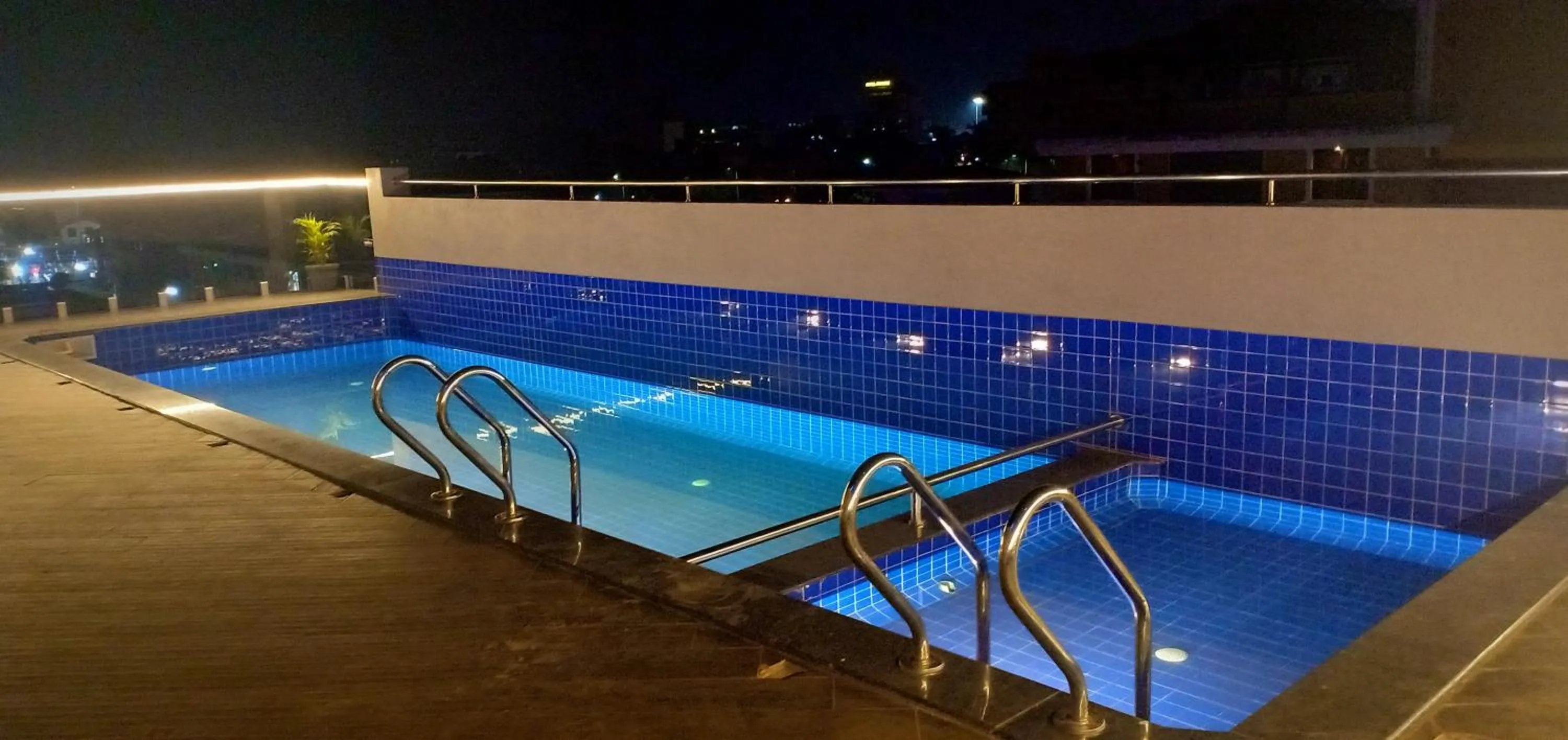 Swimming pool in Cosmique Clarks Inn Suites Goa