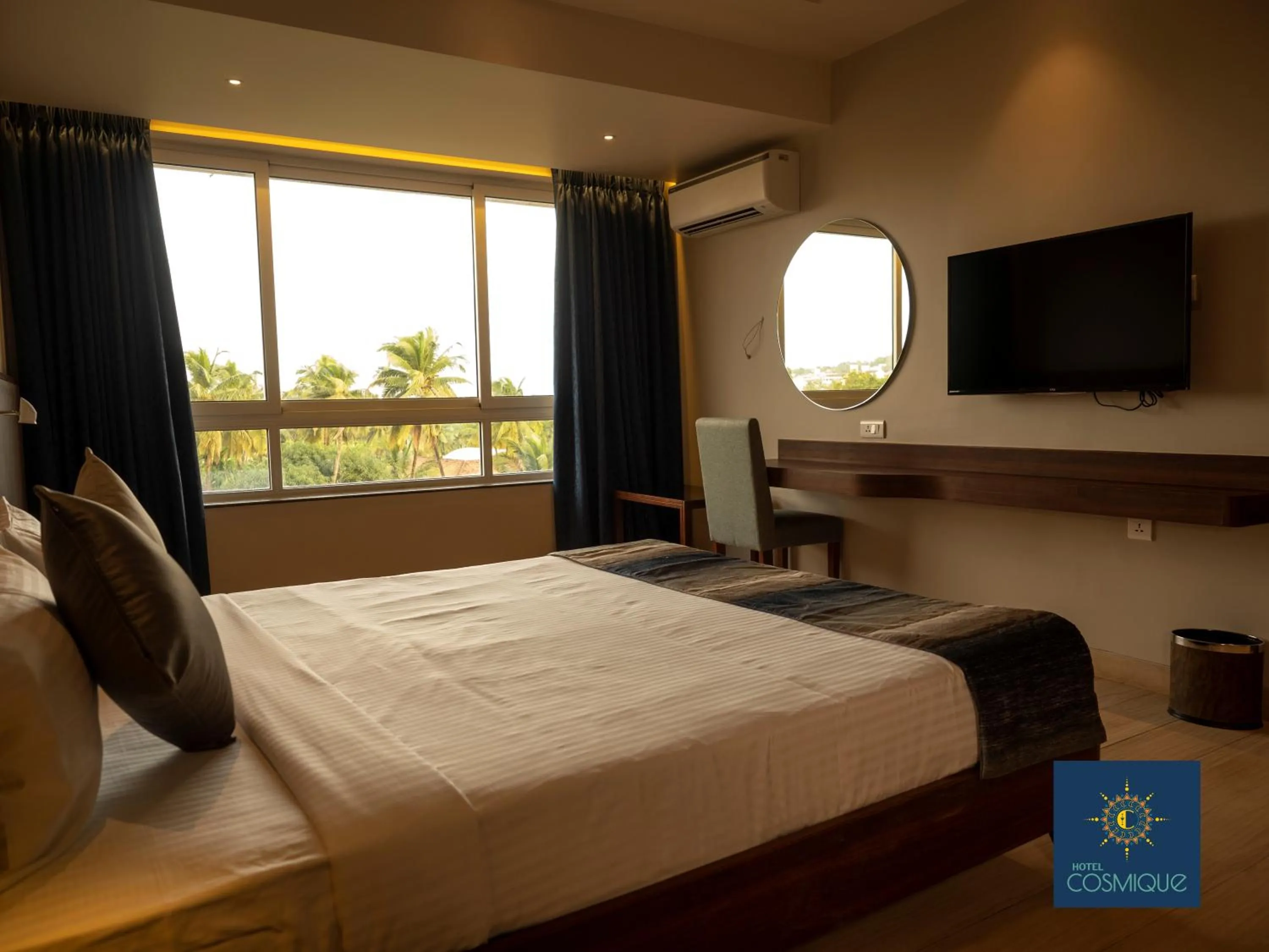 Photo of the whole room, Bed in Cosmique Clarks Inn Suites Goa