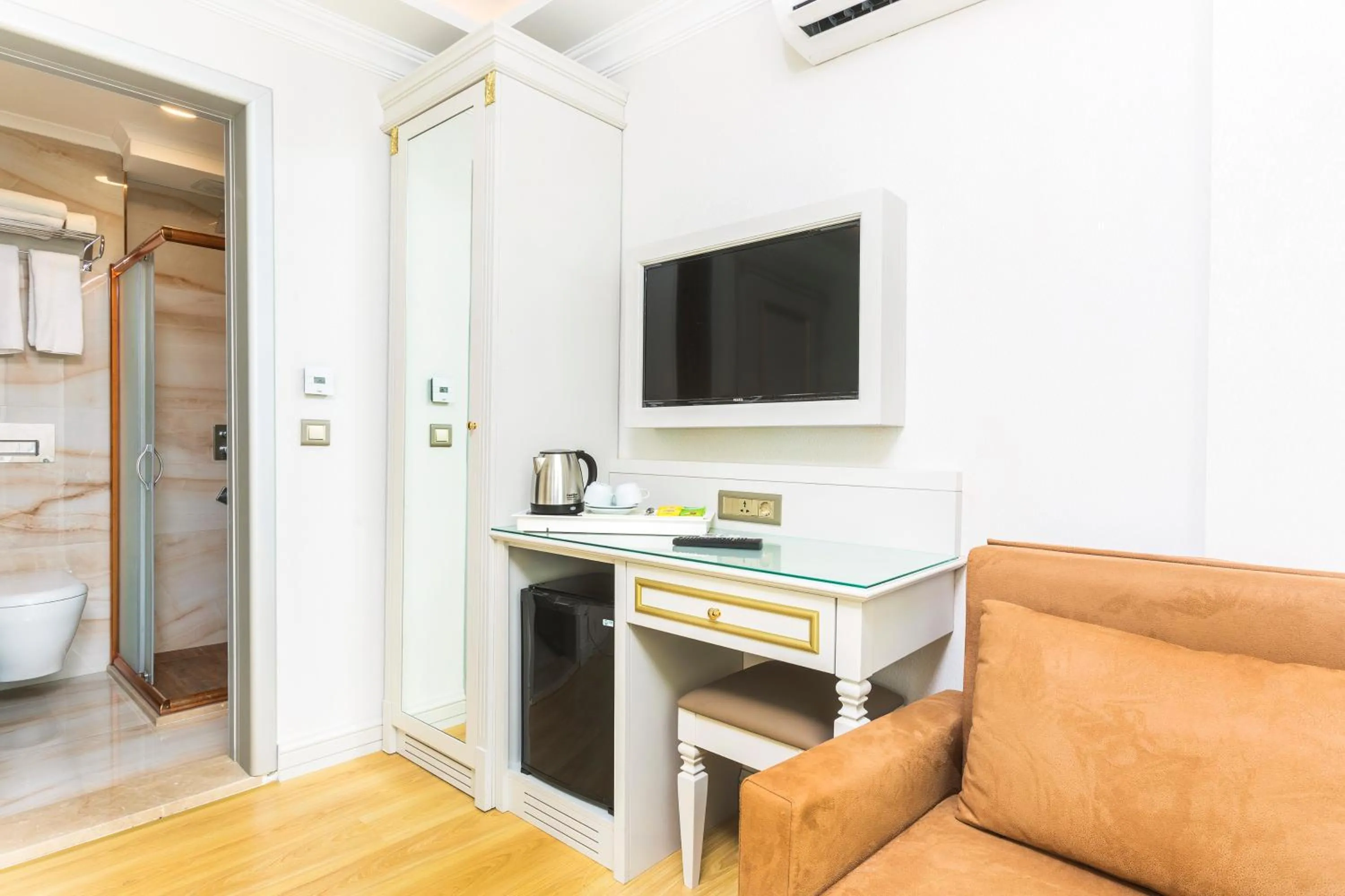 Shower in City Hall Hotel Sultanahmet