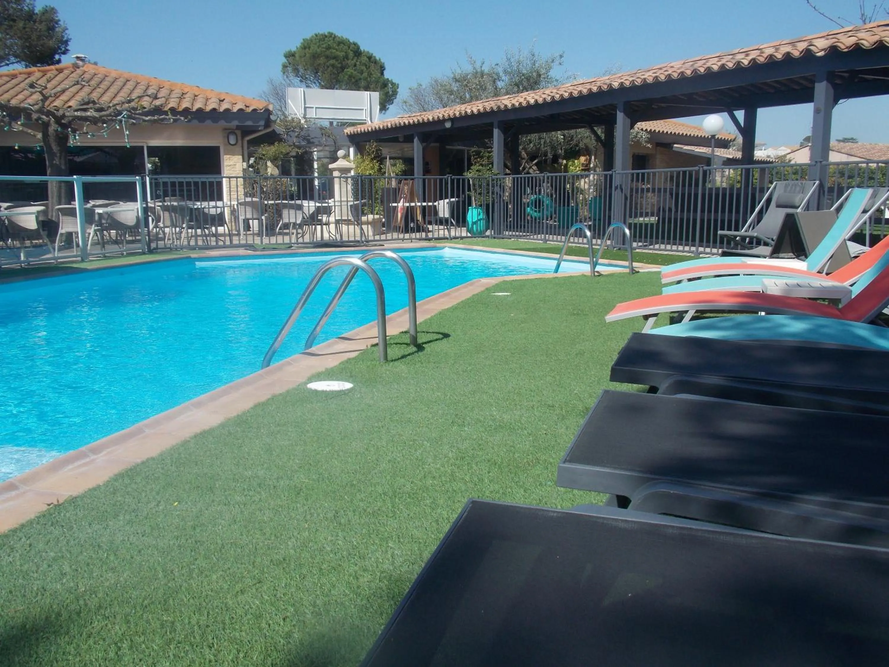 Swimming pool in Logis Hotel Restaurant Uzès Pont du Gard