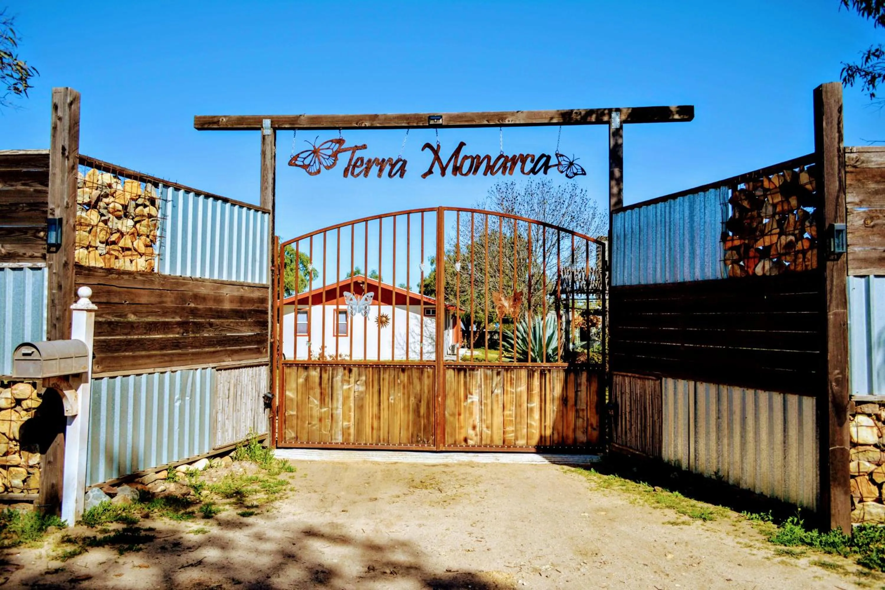 Facade/entrance in Terra Monarca