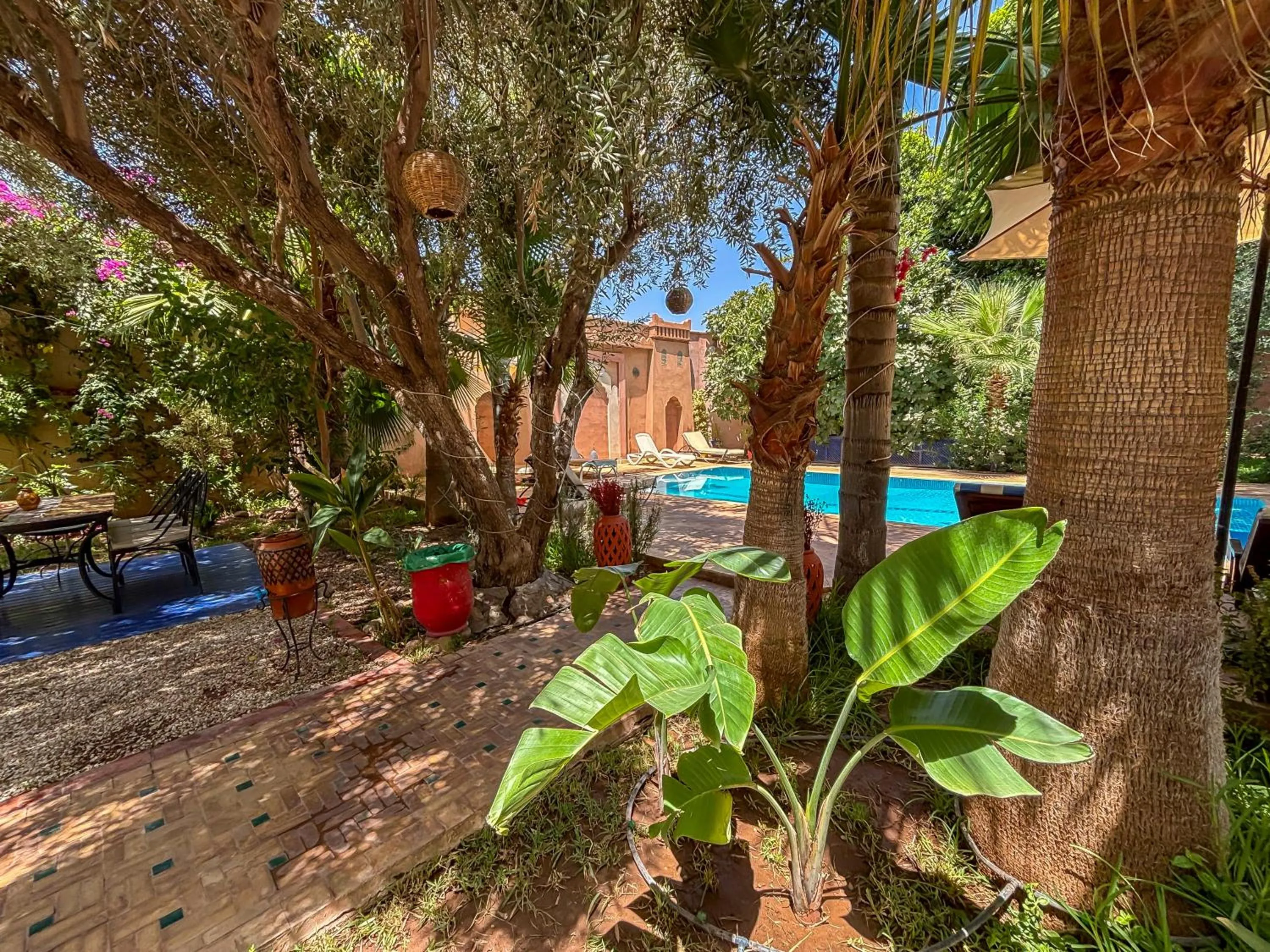 Spring in Le Bleu House