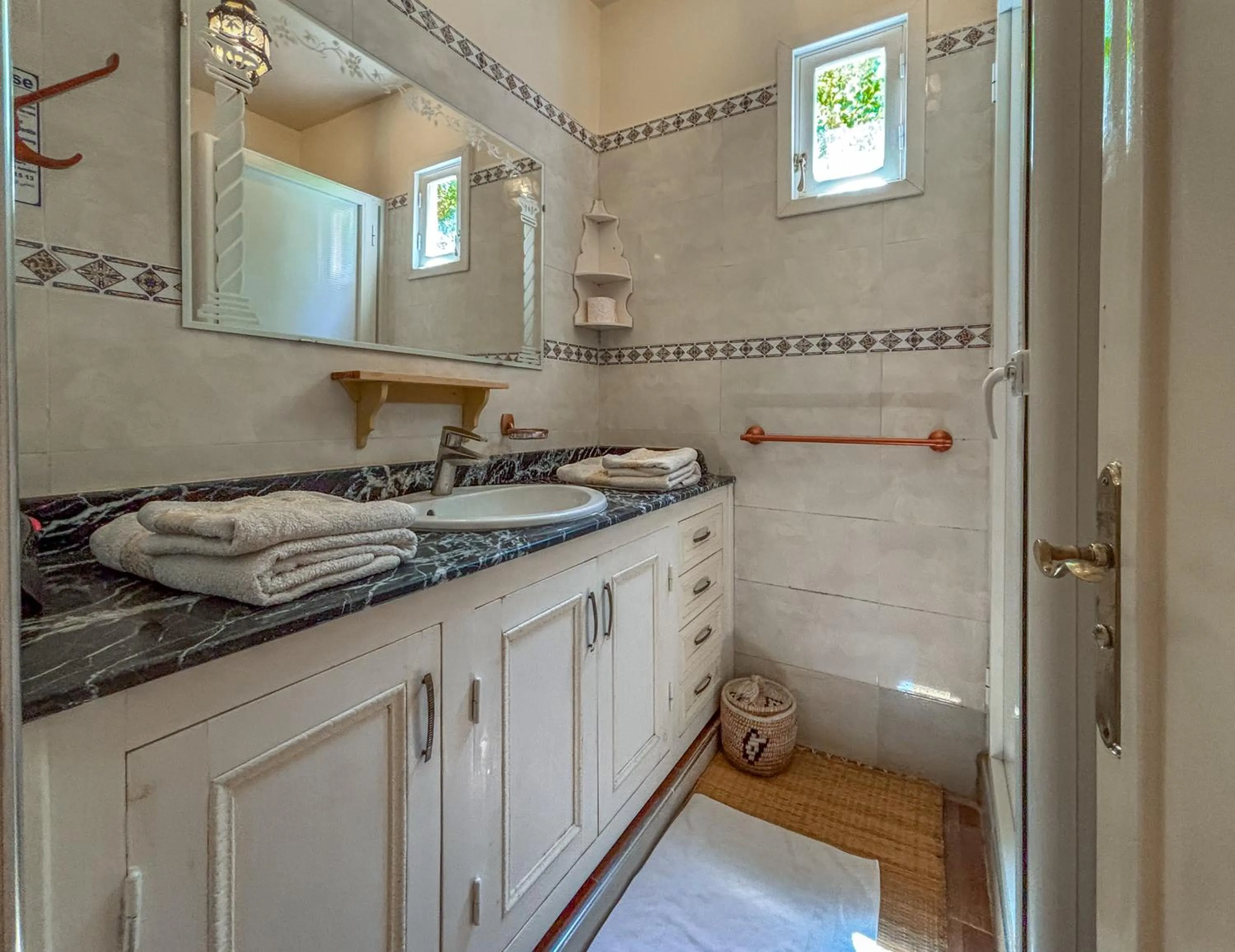 Shower in Le Bleu House