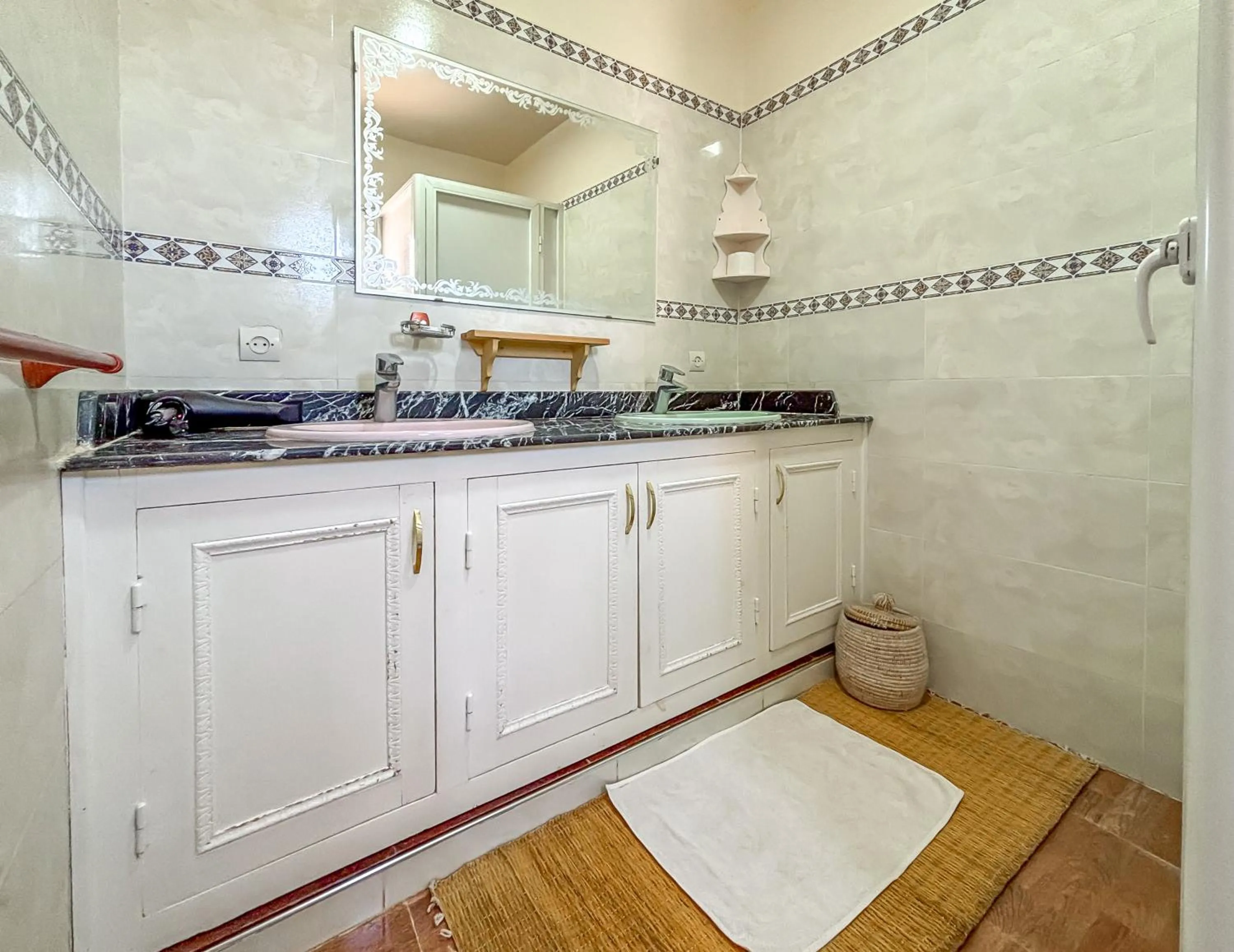 Shower in Le Bleu House