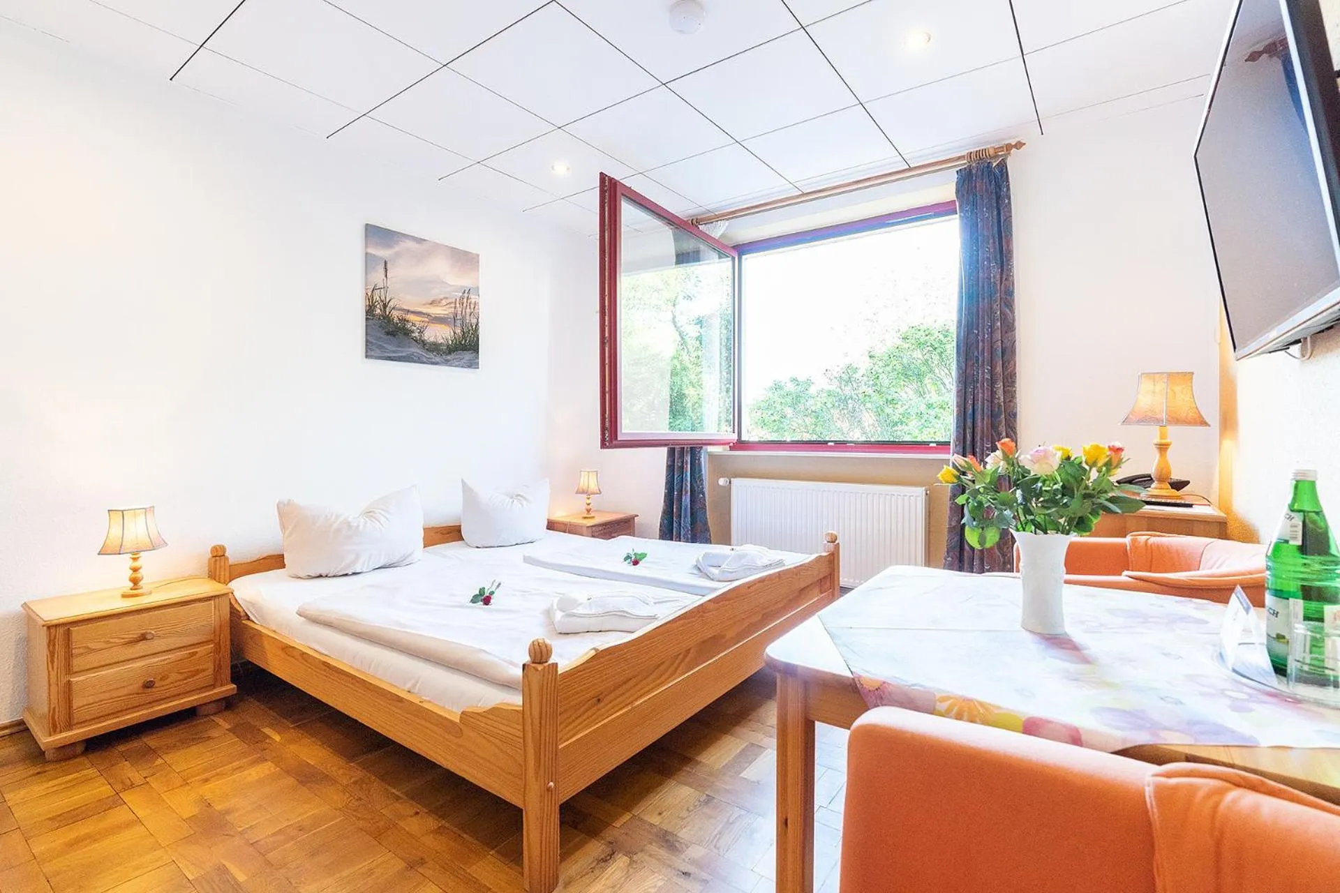 Photo of the whole room, Bed in Hotel am Gothensee