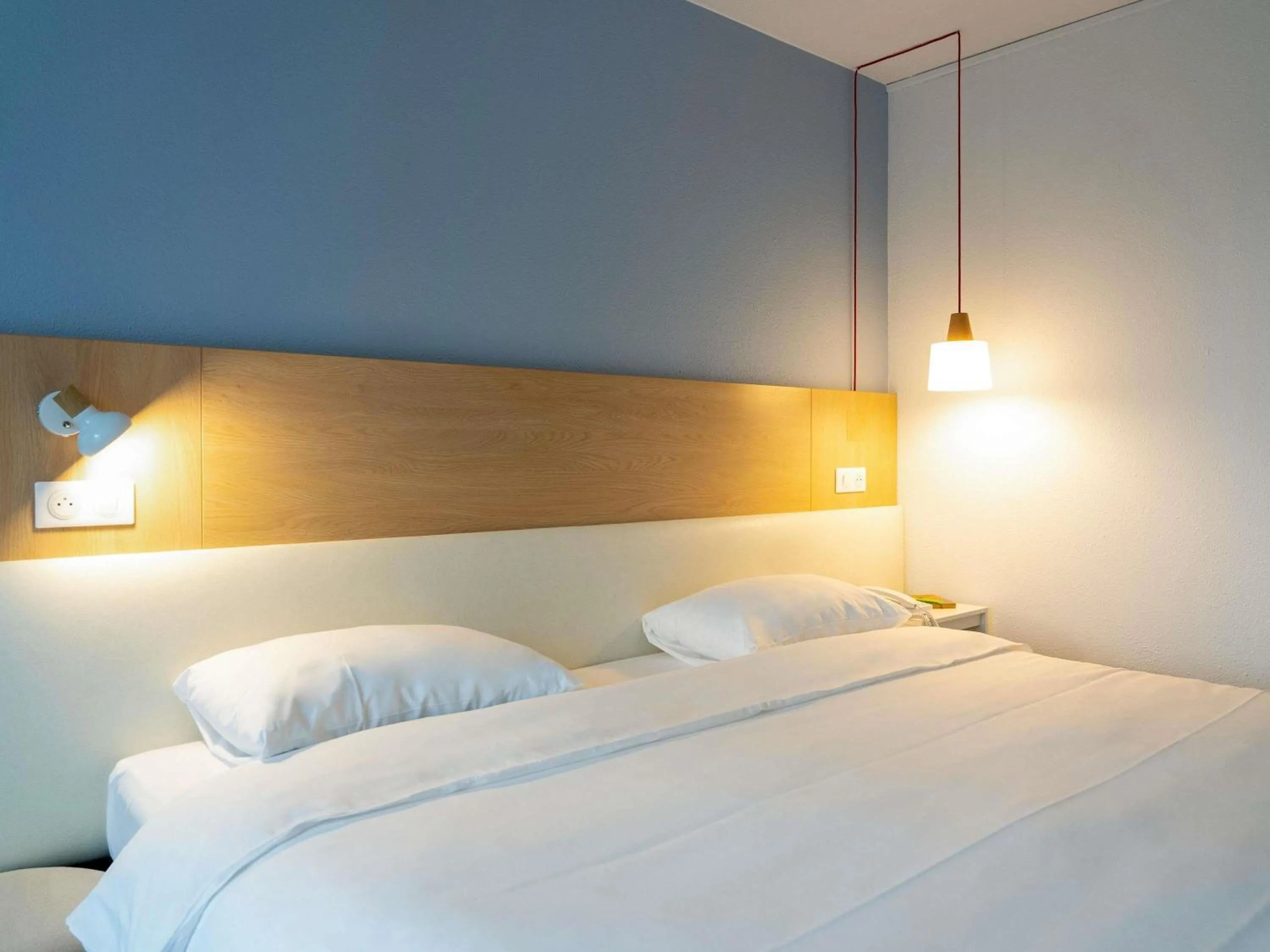 Bedroom, Bed in ibis Styles Aix les Bains Domaine de Marlioz