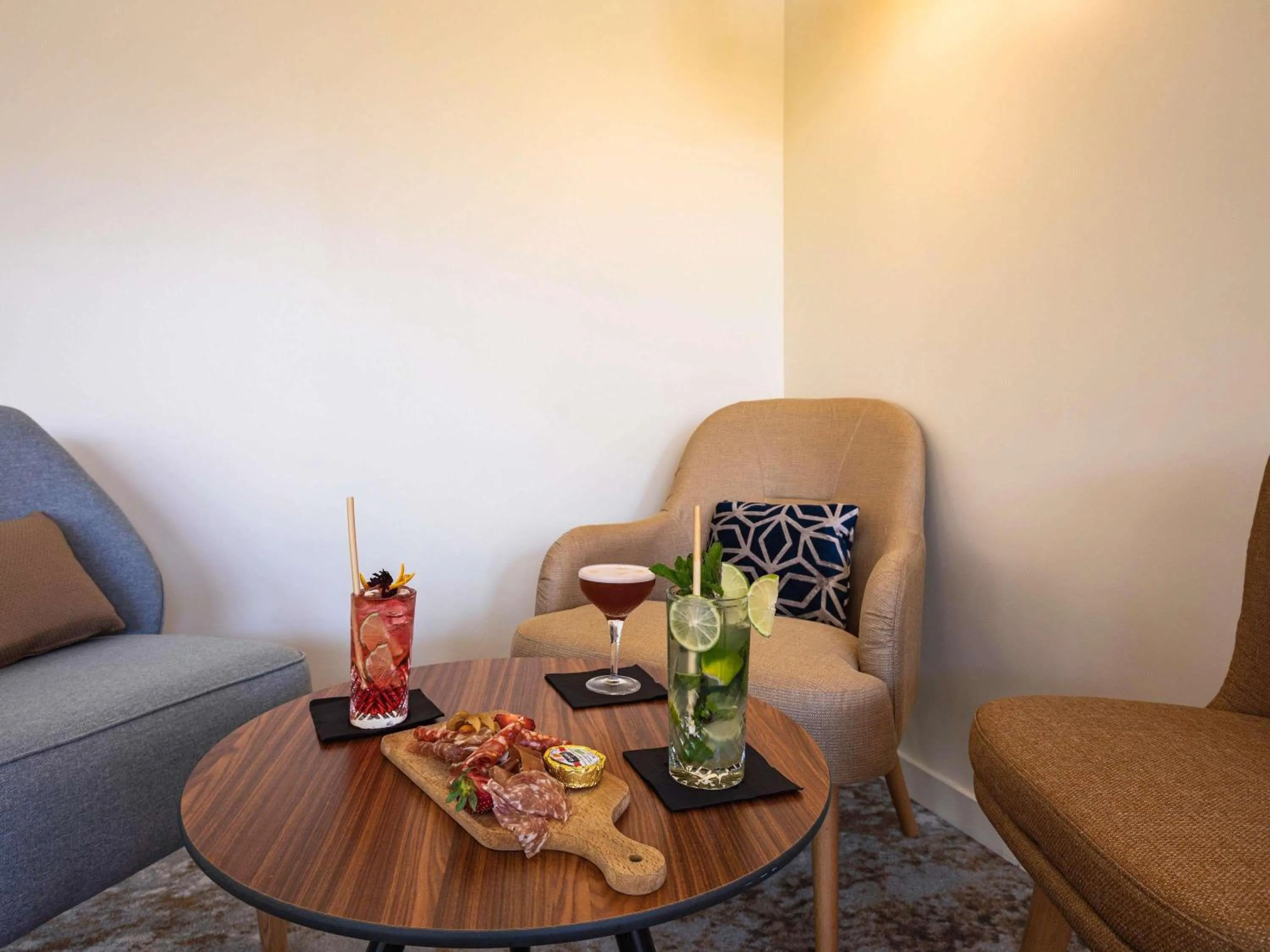 Lounge or bar in ibis Styles Aix les Bains Domaine de Marlioz