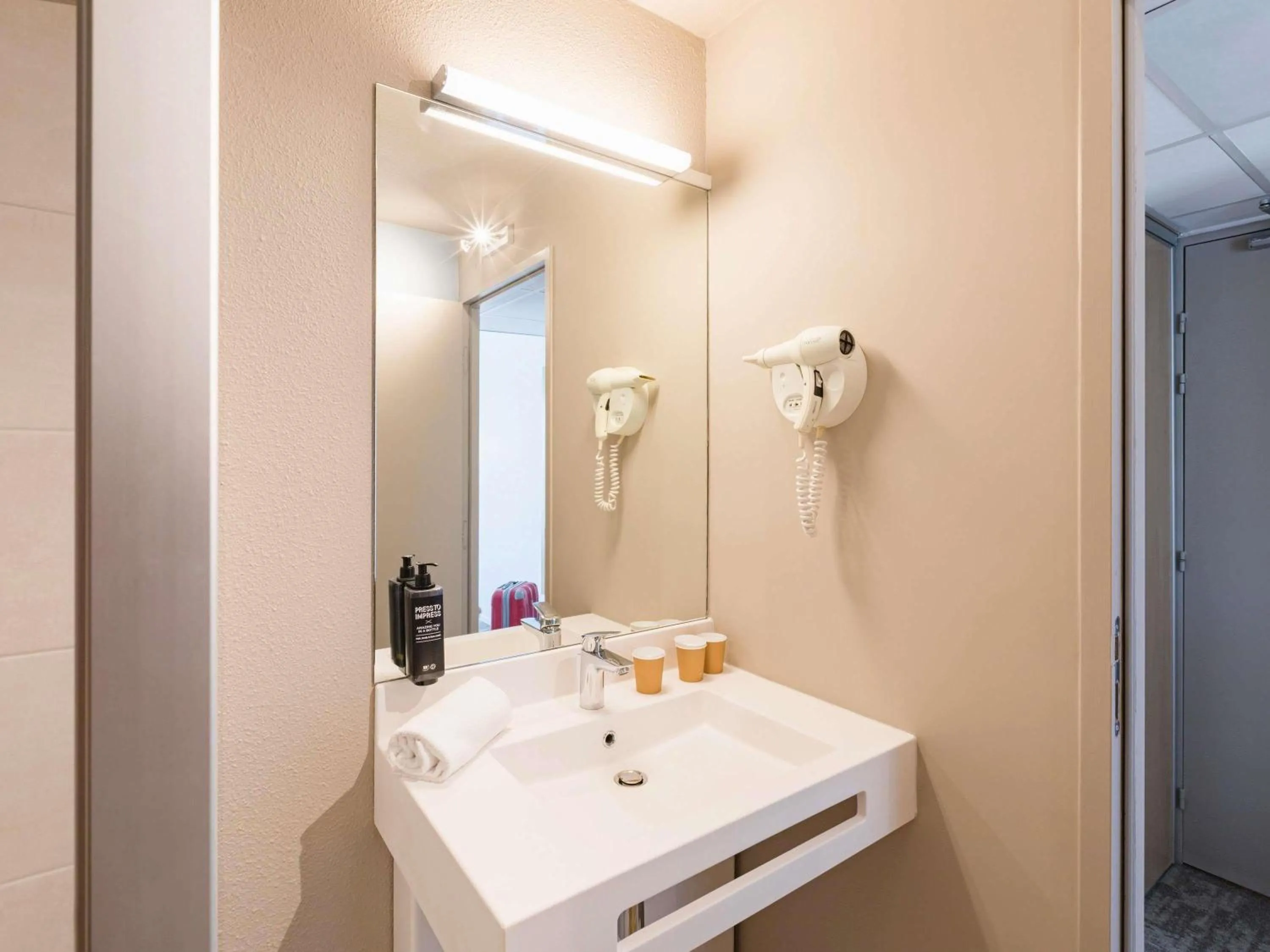 Bedroom in ibis Styles Aix les Bains Domaine de Marlioz