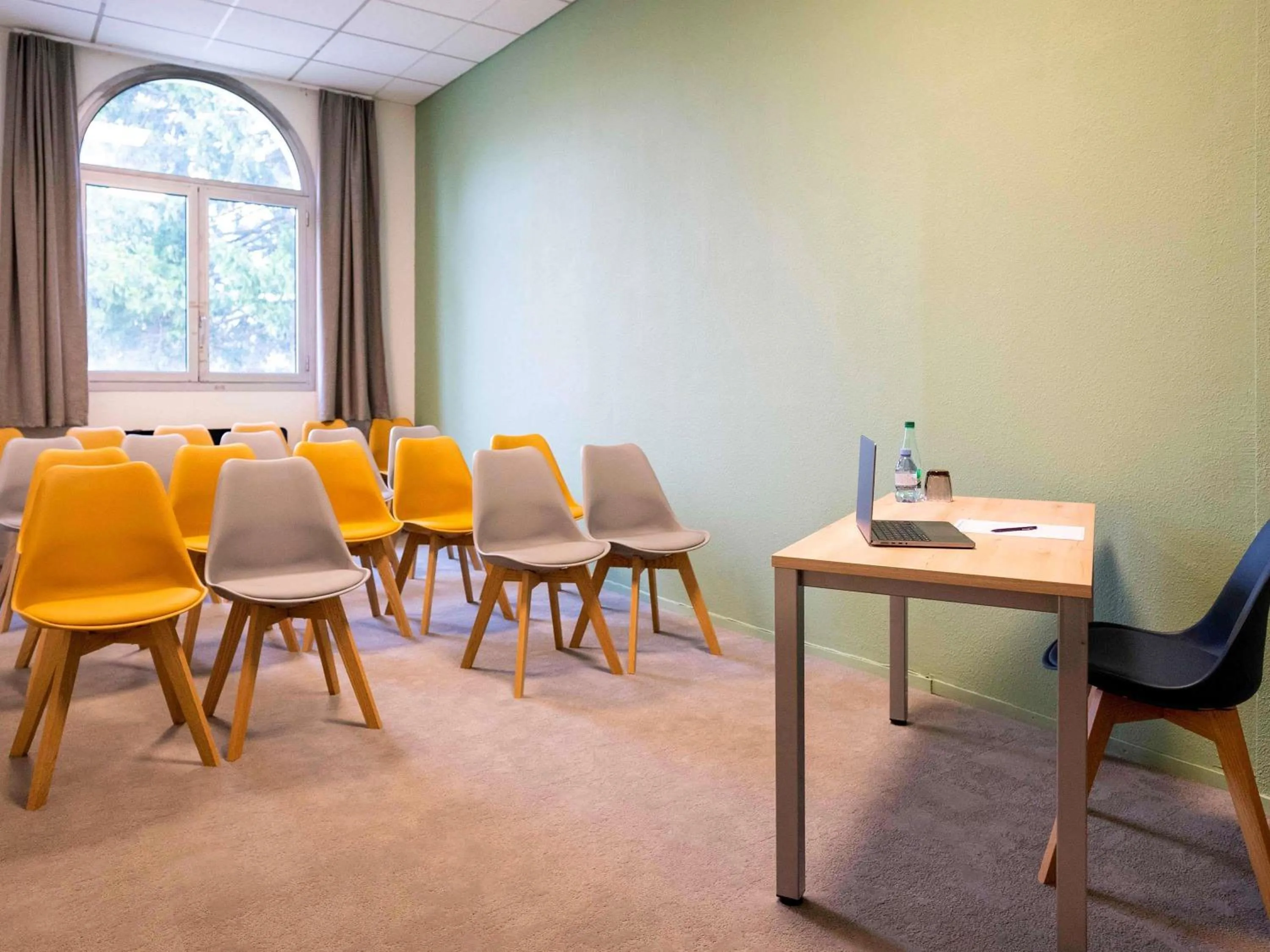 Meeting/conference room in ibis Styles Aix les Bains Domaine de Marlioz