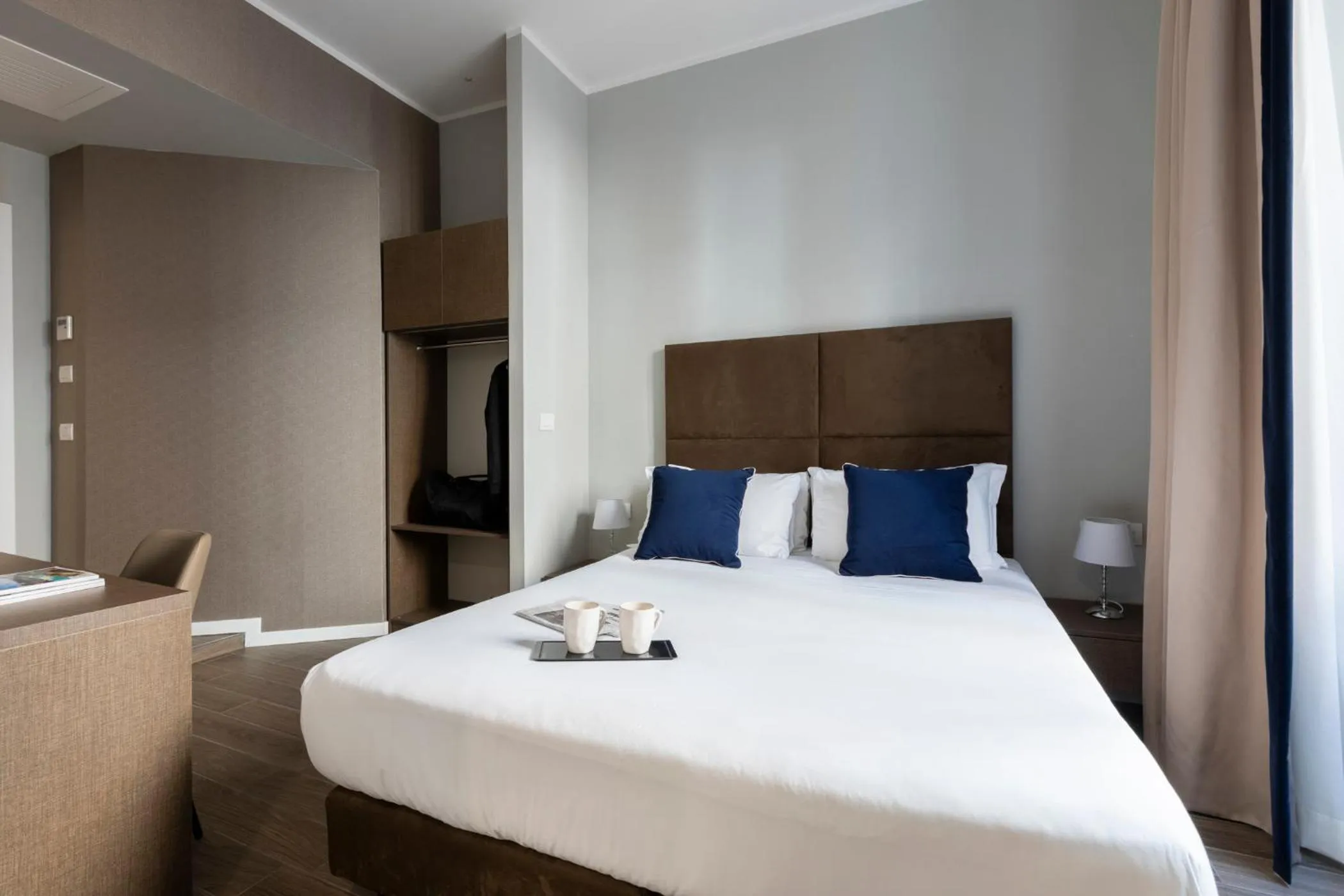 Bed in Giubbonari Suites