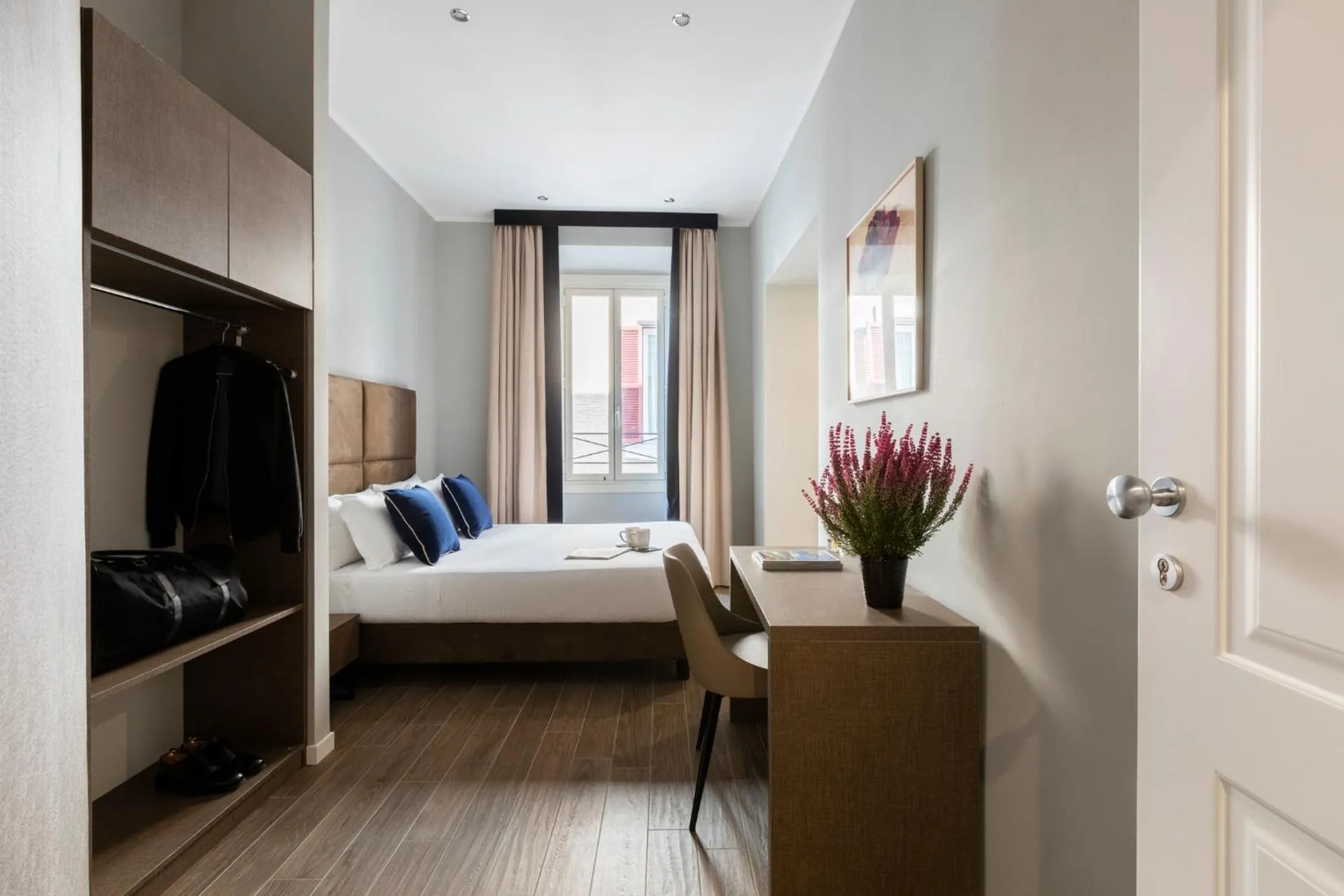 Photo of the whole room, Bed in Giubbonari Suites