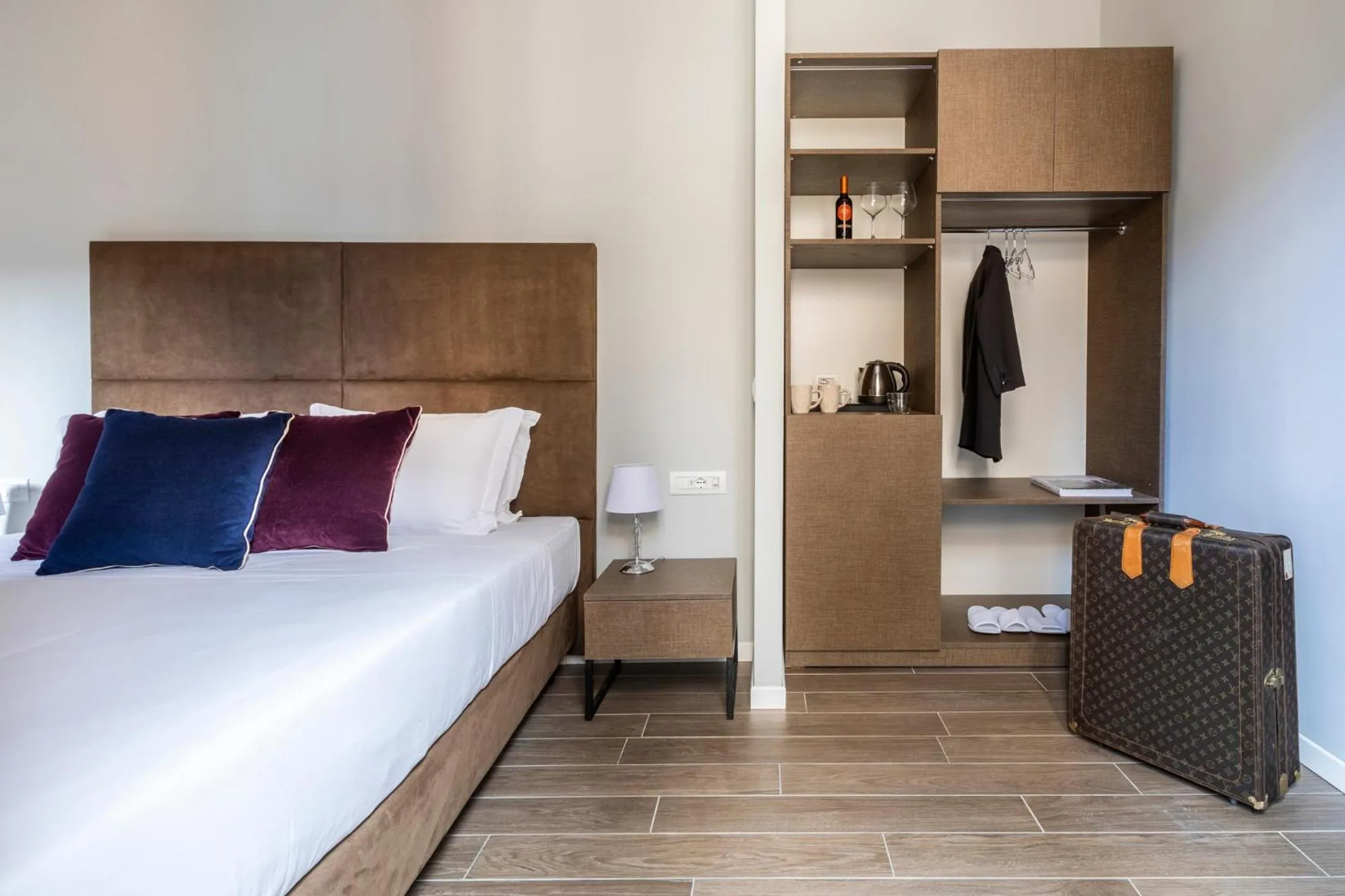 Bed in Giubbonari Suites