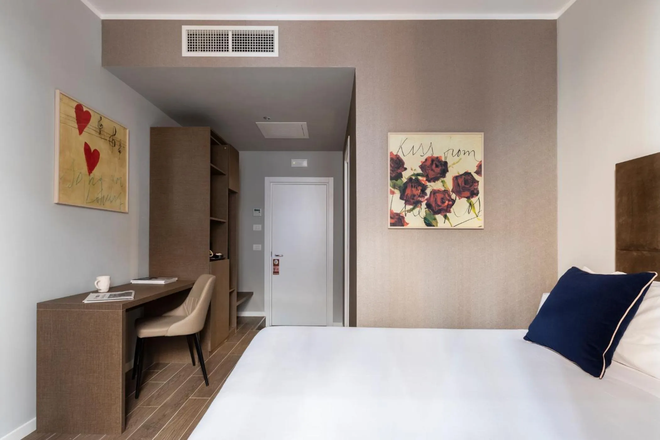 Bed in Giubbonari Suites