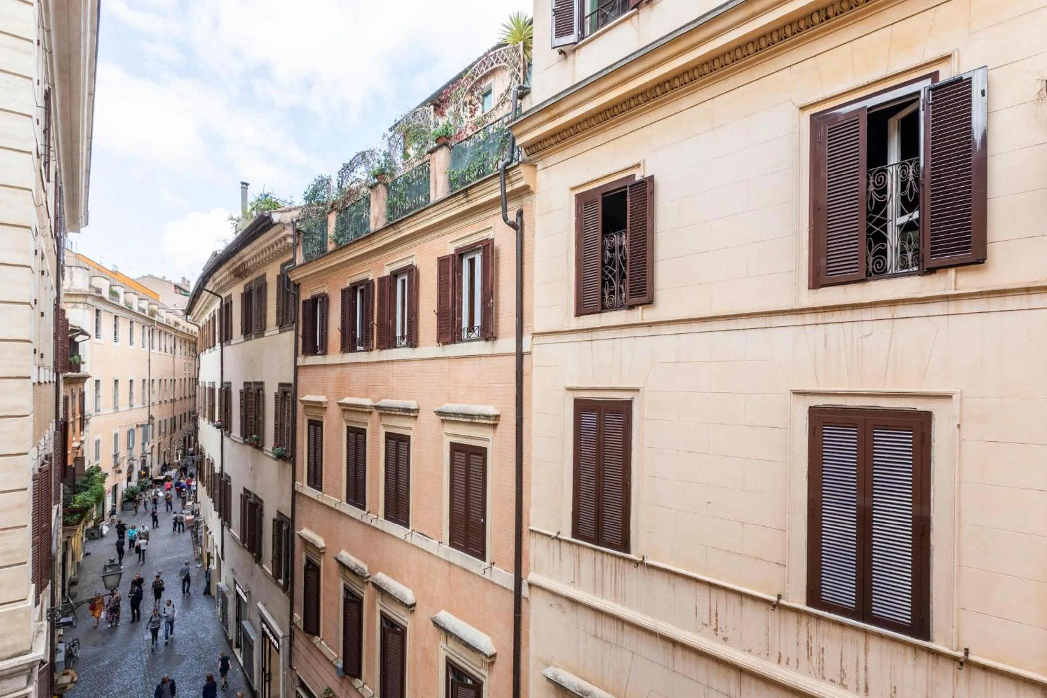 Property building in Giubbonari Suites