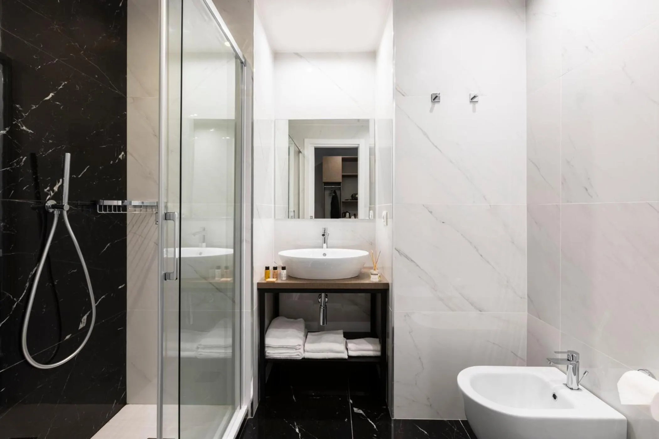 Bathroom in Giubbonari Suites