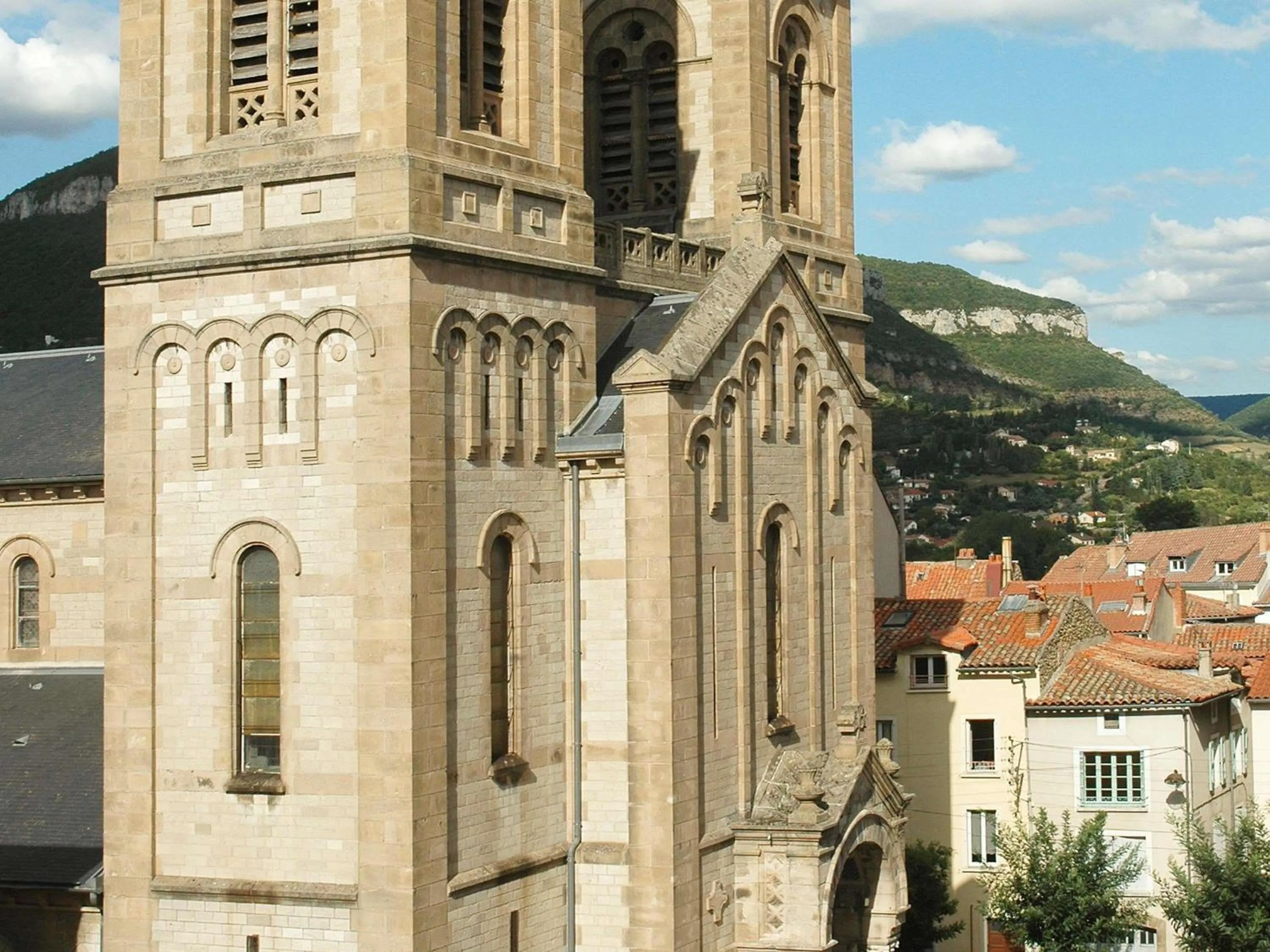 Property building in Mercure Millau