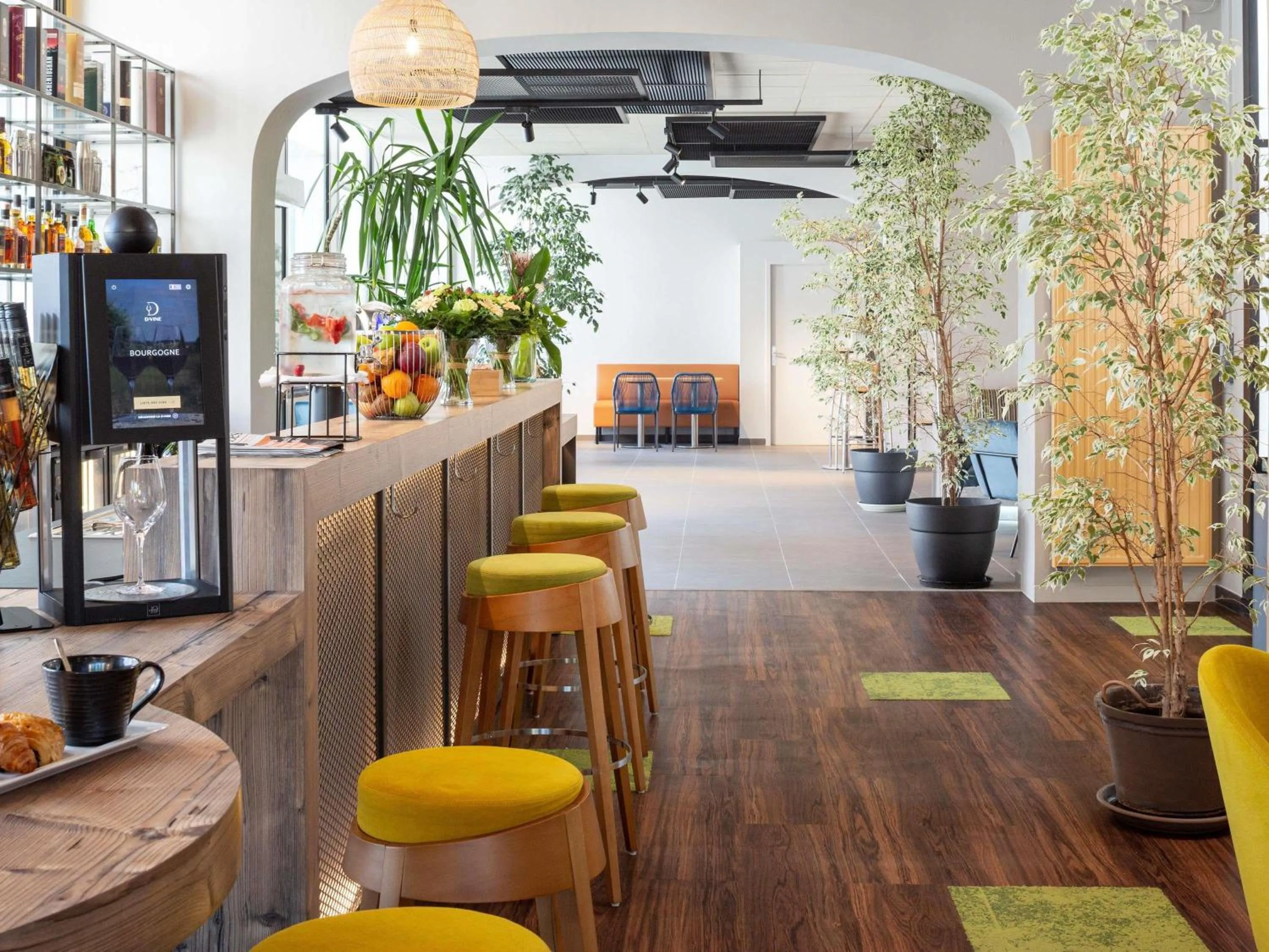 Lounge or bar in Mercure Millau