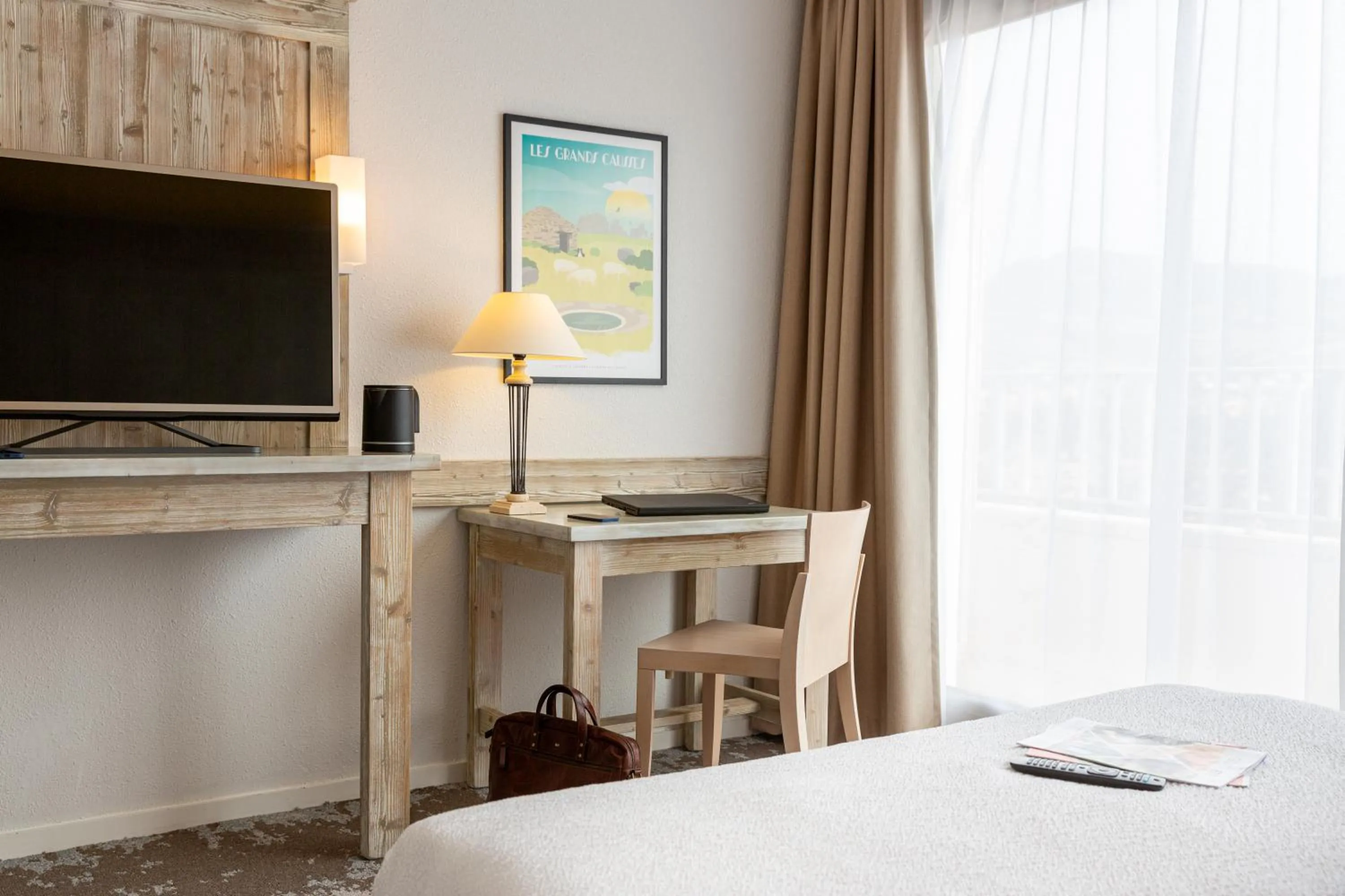 Toilet, Bed in Mercure Millau